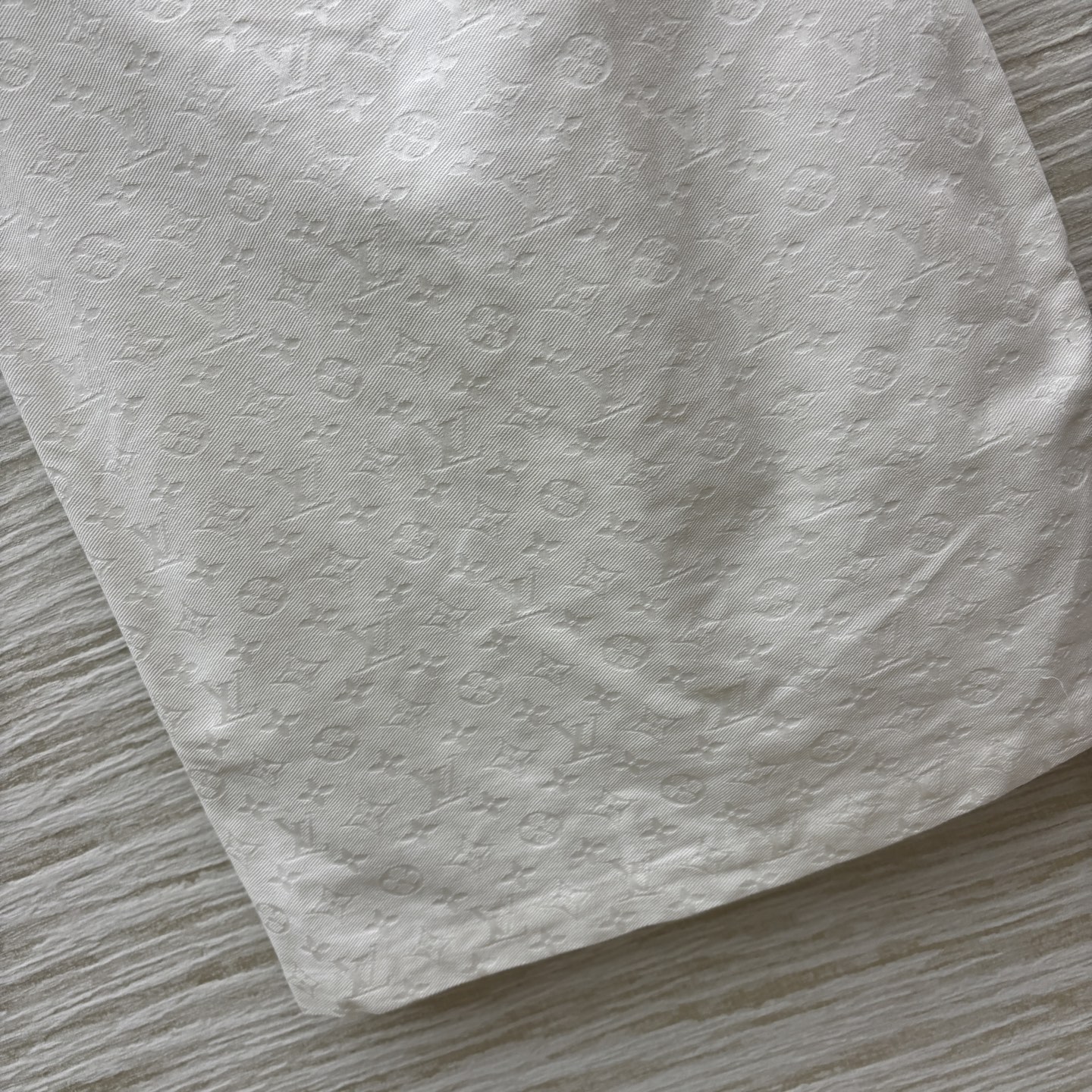 L家 25早秋新款 老花提花白色牛仔系列 直筒长裤+高腰短裤+立领外套+背心连衣裙 定制老花提花洗水白牛