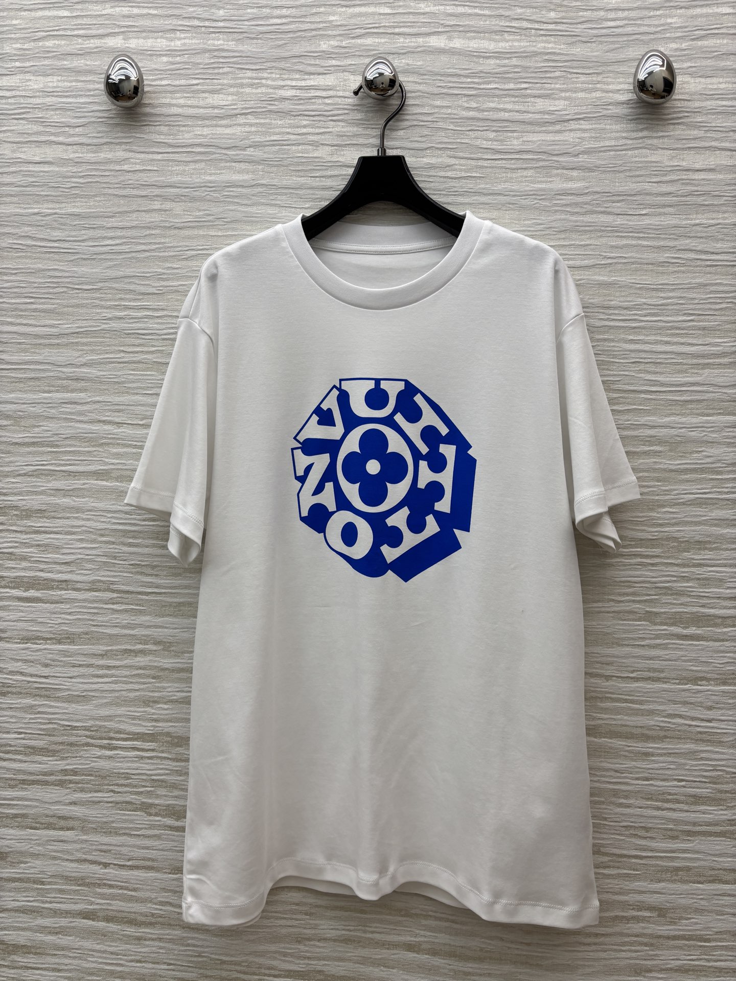 L家 25早秋新款 logo图案印花短袖T恤 推荐款超赞撞色搭配元素  版型是基础宽松版型 胸前撞色lo