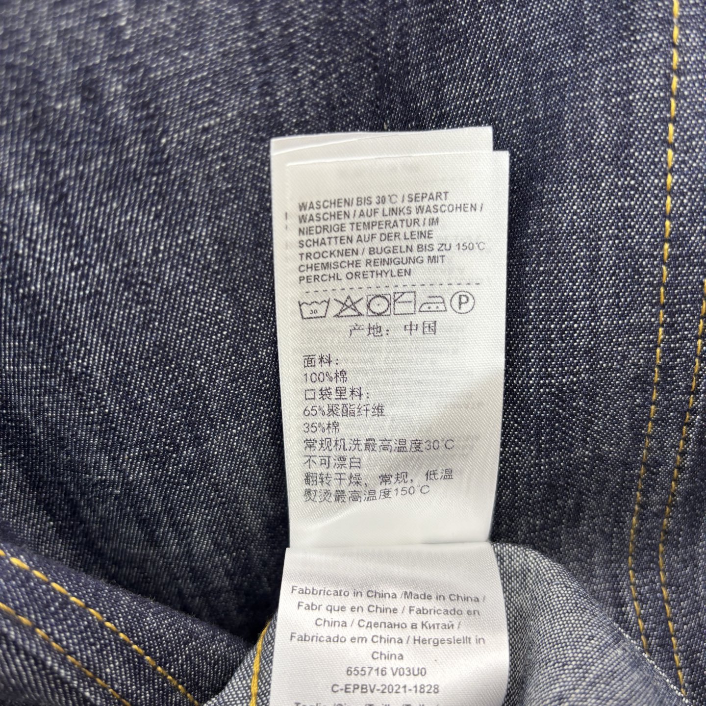 Bv25春夏新款 翻领牛仔连衣裙 翻领半扣点缀低调又时髦 复古牛仔色纯棉面料 上身很好看 本布腰带收腰设
