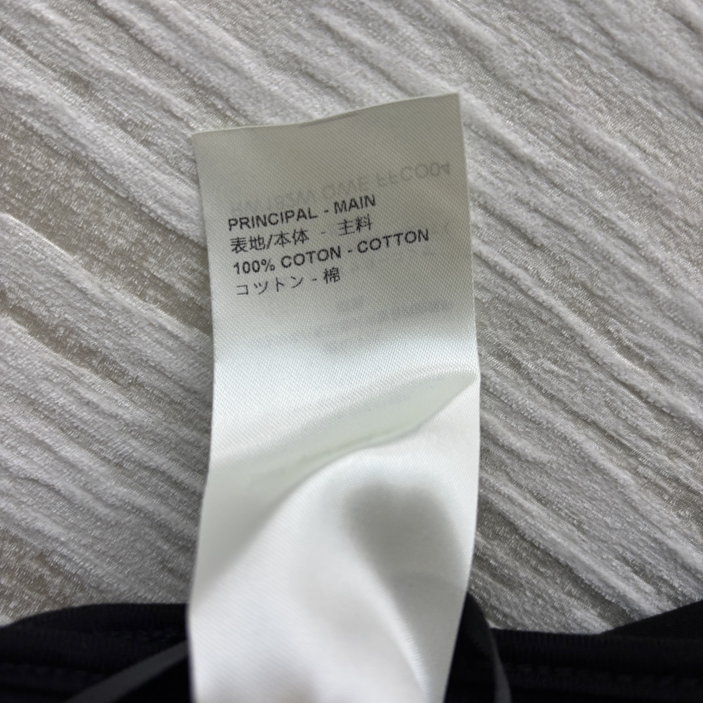 L家 25新款 一片式围裹设计裤裙  腰头上定制的金扣很好看很吸睛 一片式的设计  很特别的时髦感 版型