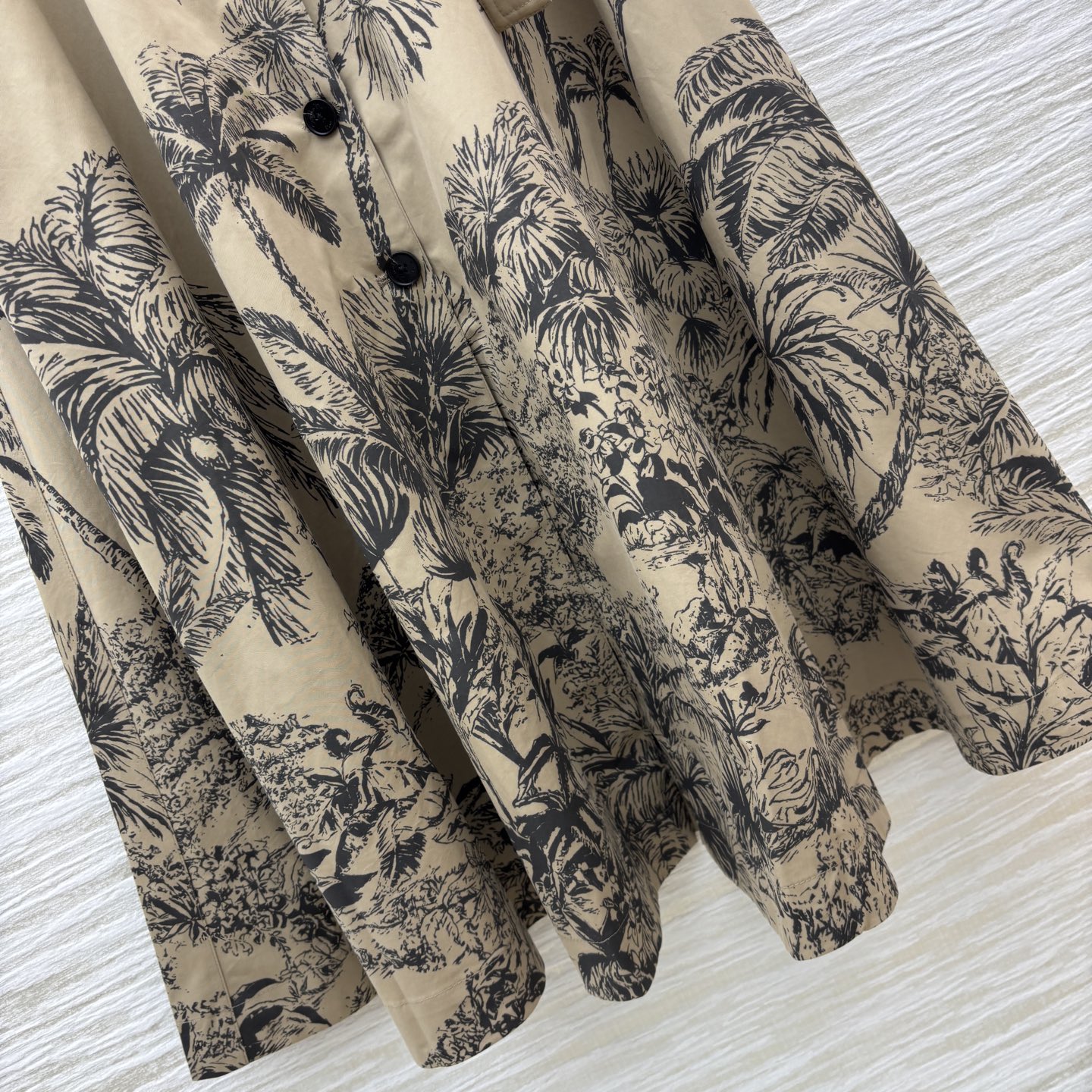 D家 25新款 椰树印花单排扣半身裙 定制排扣设计 立体剪裁a字大裙摆 上身超拉比例感 定制椰树印花纯棉