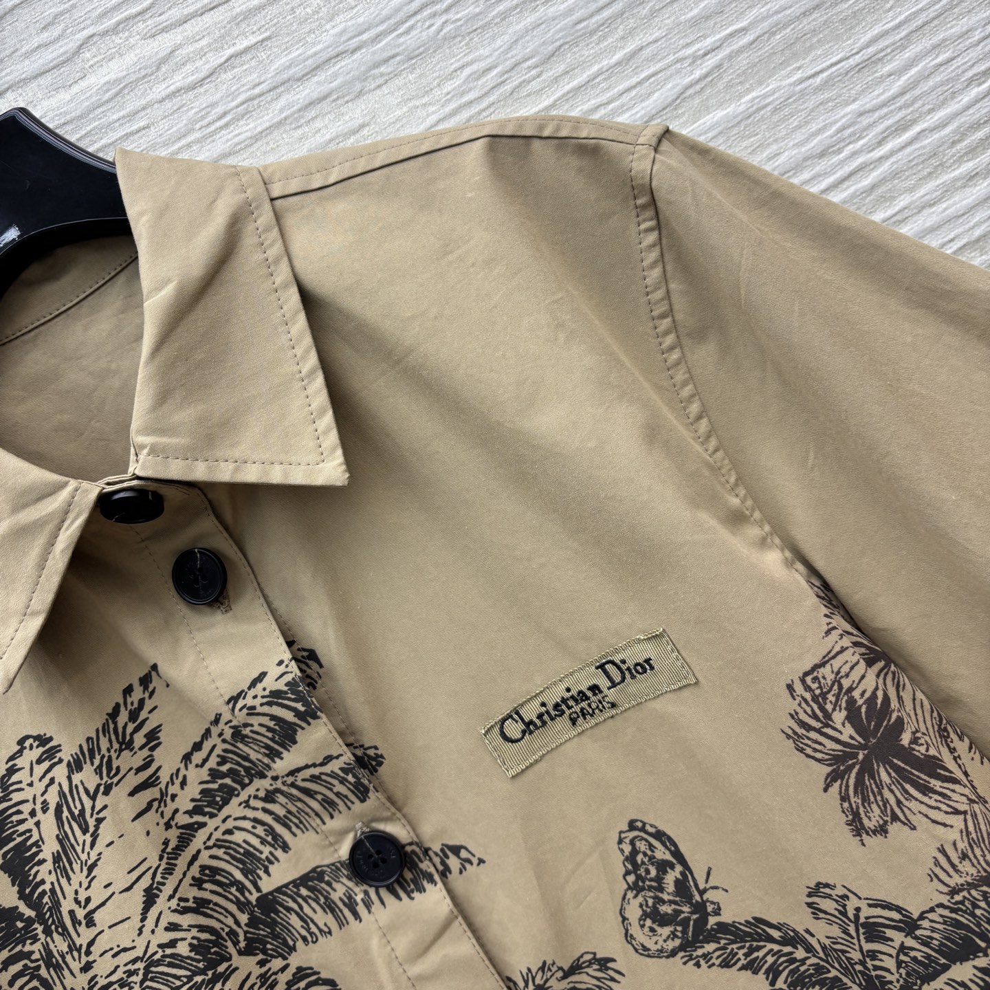 D家 25夏季新款 椰树印花系列 翻领短袖衬衣  打造夏季懒洋洋的浪漫情调  前短后长的剪裁更加拉长比例