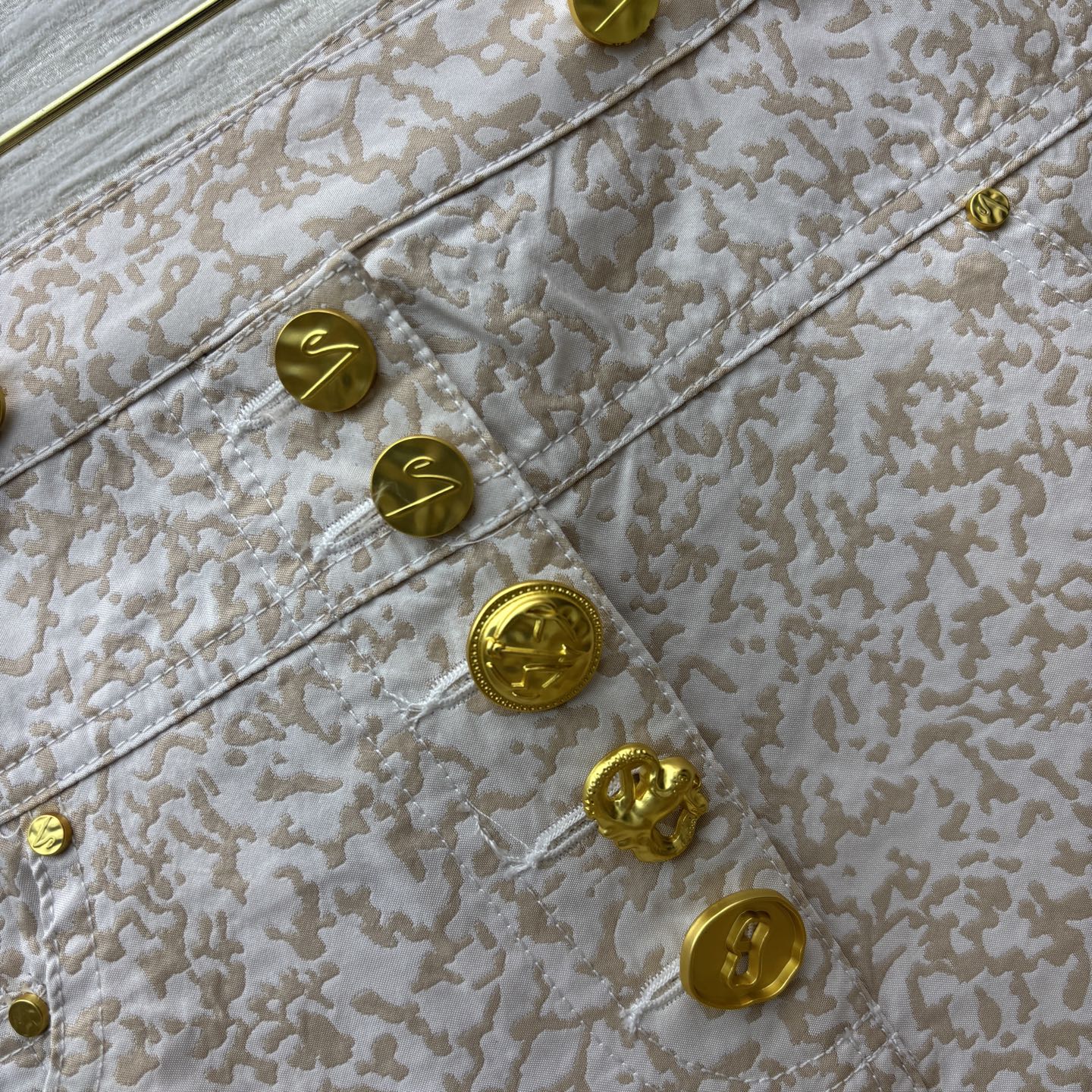 Sch25新款 异形扣装饰提花半裙 率性时髦 订制提花面料 挺括有型 自带帅气感 高腰版型 开模多样扣装