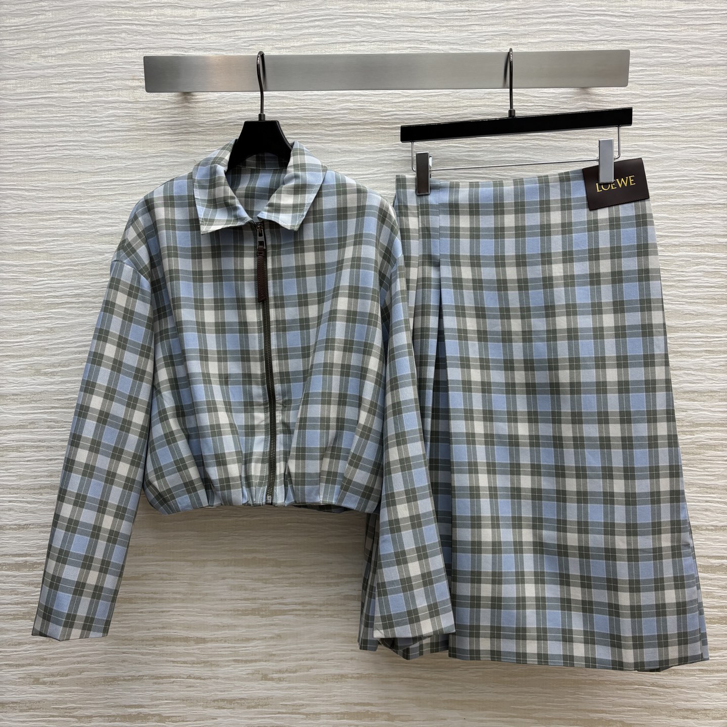 Miu家 25新款 格纹翻领夹克外套+格纹半裙 学院风即视感 格纹设计耐看吸睛 一套上身就是英伦复古女孩