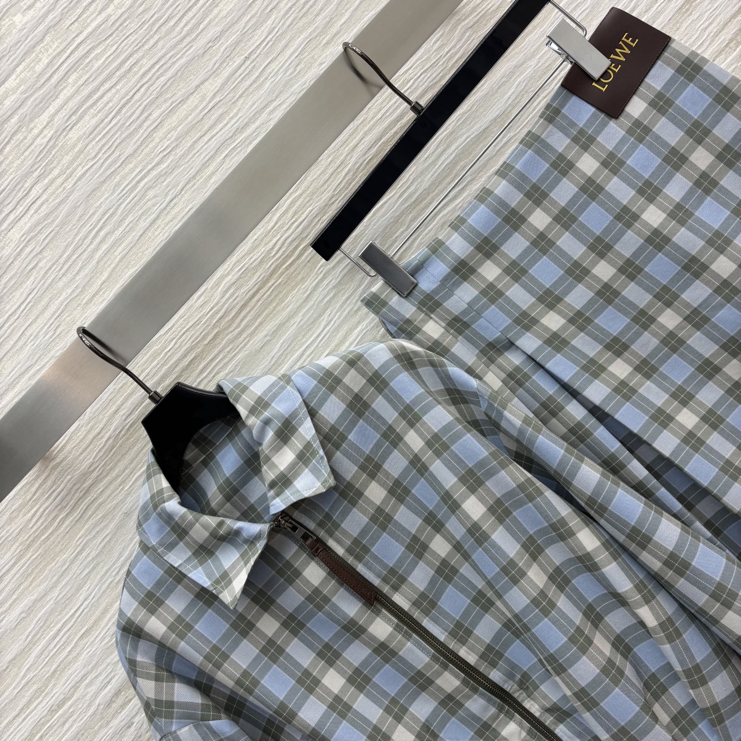 Miu家 25新款 格纹翻领夹克外套+格纹半裙 学院风即视感 格纹设计耐看吸睛 一套上身就是英伦复古女孩