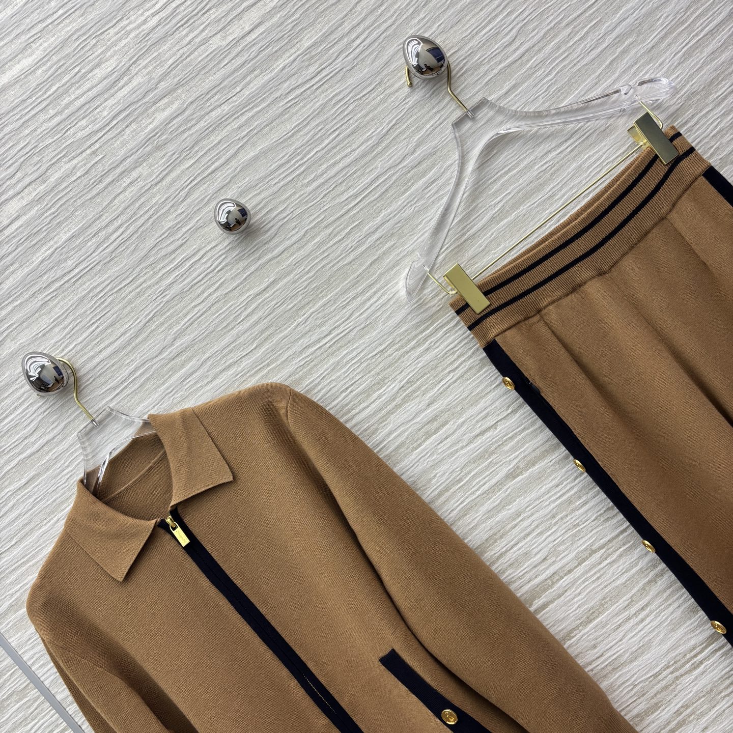 Sch 25秋冬新品 异形扣装饰拉链针织套装 翻领拉链夹克搭配直筒阔腿裤 一套上身时髦帅气范 高级配色边