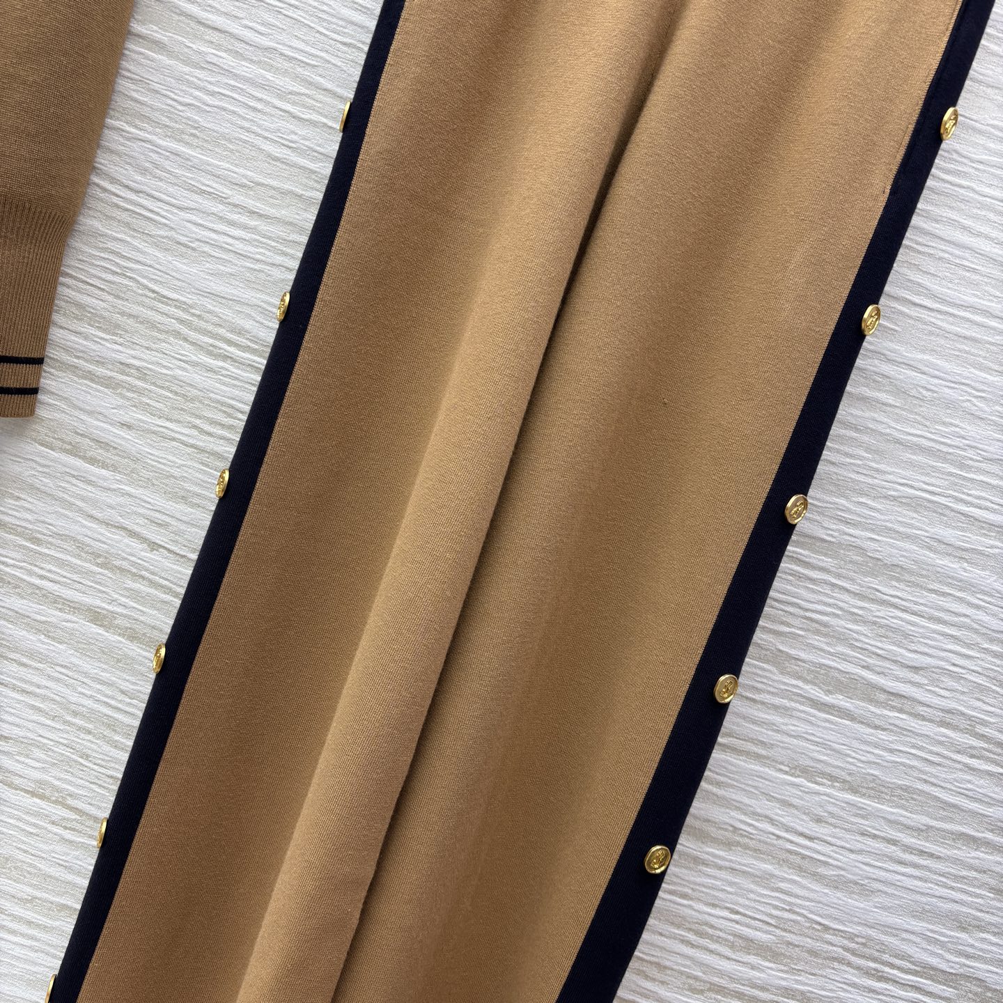 Sch 25秋冬新品 异形扣装饰拉链针织套装 翻领拉链夹克搭配直筒阔腿裤 一套上身时髦帅气范 高级配色边