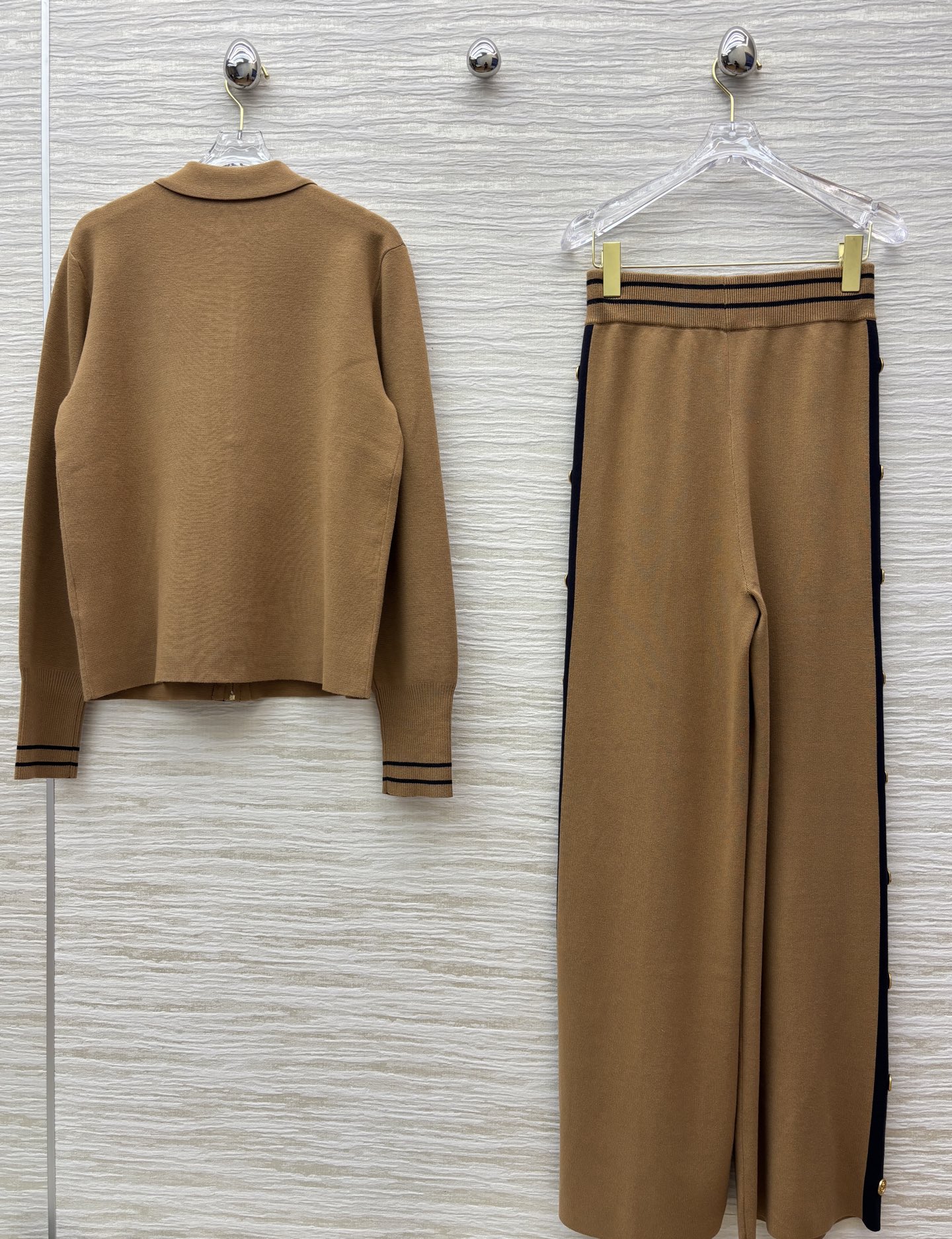 Sch 25秋冬新品 异形扣装饰拉链针织套装 翻领拉链夹克搭配直筒阔腿裤 一套上身时髦帅气范 高级配色边