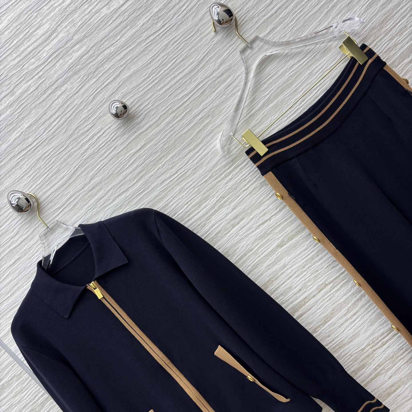 Sch 25秋冬新品 异形扣装饰拉链针织套装 翻领拉链夹克搭配直筒阔腿裤 一套上身时髦帅气范 高级配色边