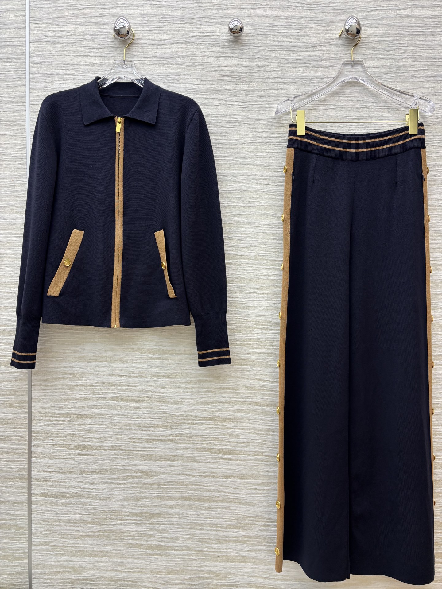 Sch 25秋冬新品 异形扣装饰拉链针织套装 翻领拉链夹克搭配直筒阔腿裤 一套上身时髦帅气范 高级配色边