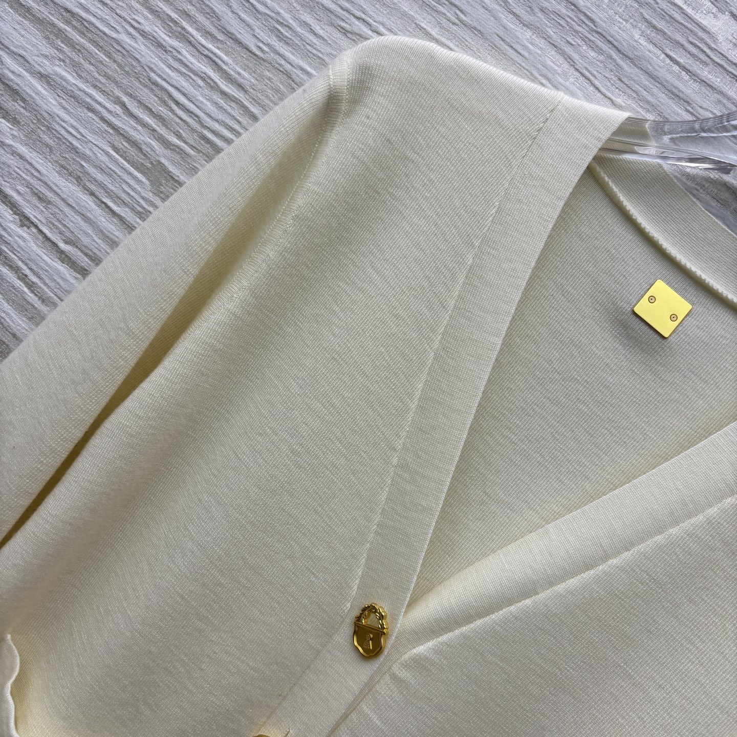 Sch 25秋冬新款 异形扣装饰V领针织开衫 宽松版型上身非常显瘦 简约又大牌 上身就是酷飒时髦减龄气质