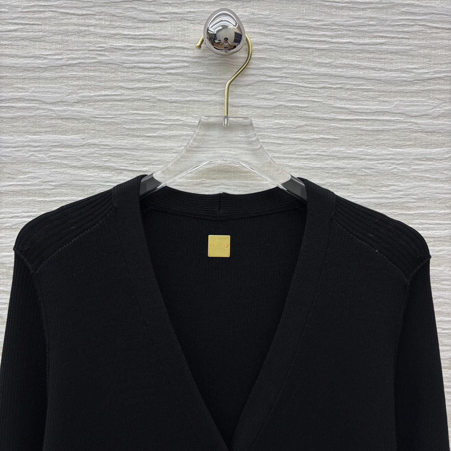 V-Neck Knit Cardigan with Unique Buckle, Loose Fit, Stylish and Age-Reducing 3 i1754142751639 7217 0 1