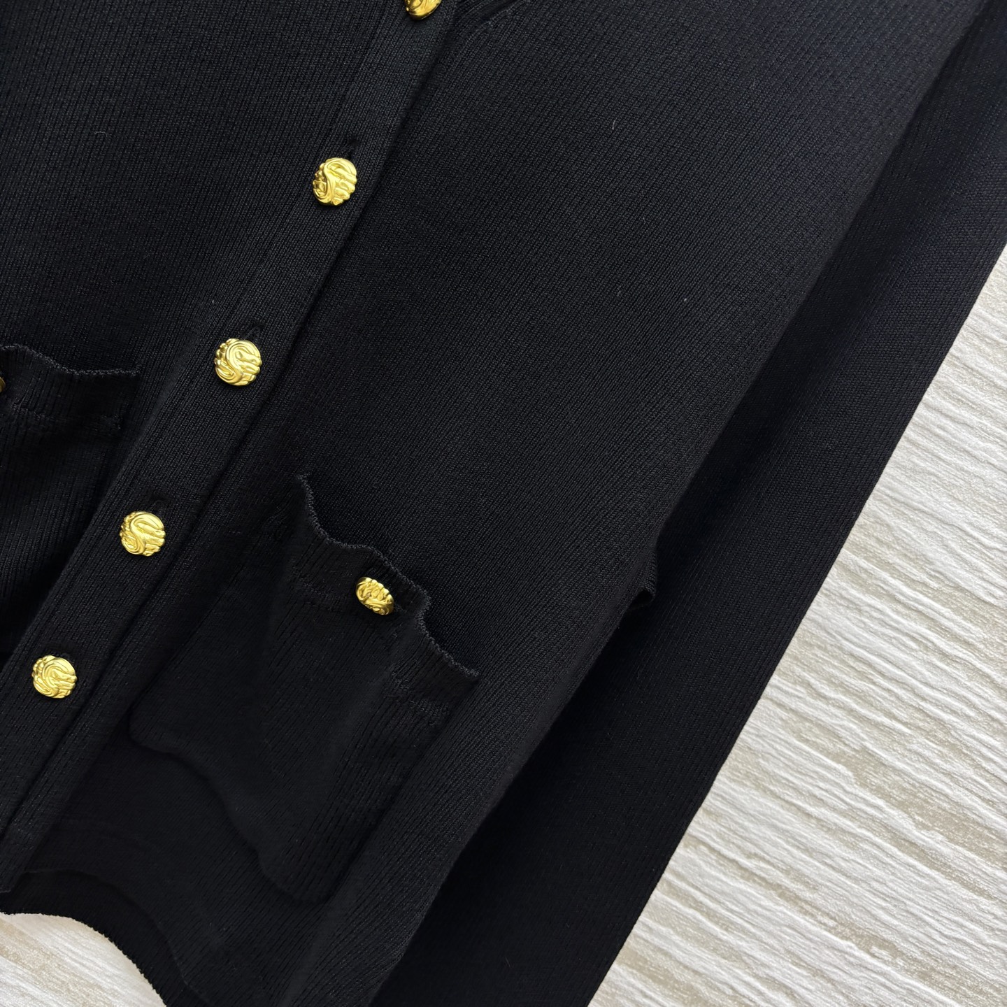 V-Neck Knit Cardigan with Unique Buckle, Loose Fit, Stylish and Age-Reducing 8 i1754142753067 8092 0 3