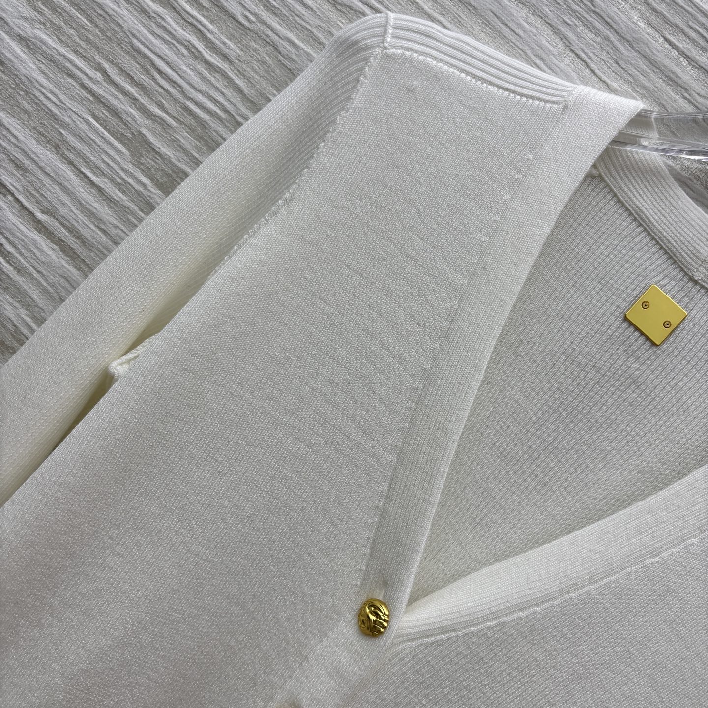 V-Neck Wool Blend Cardigan with Unique Buckle Detail - Chic & Comfortable 4 i1754142800749 4441 0 2