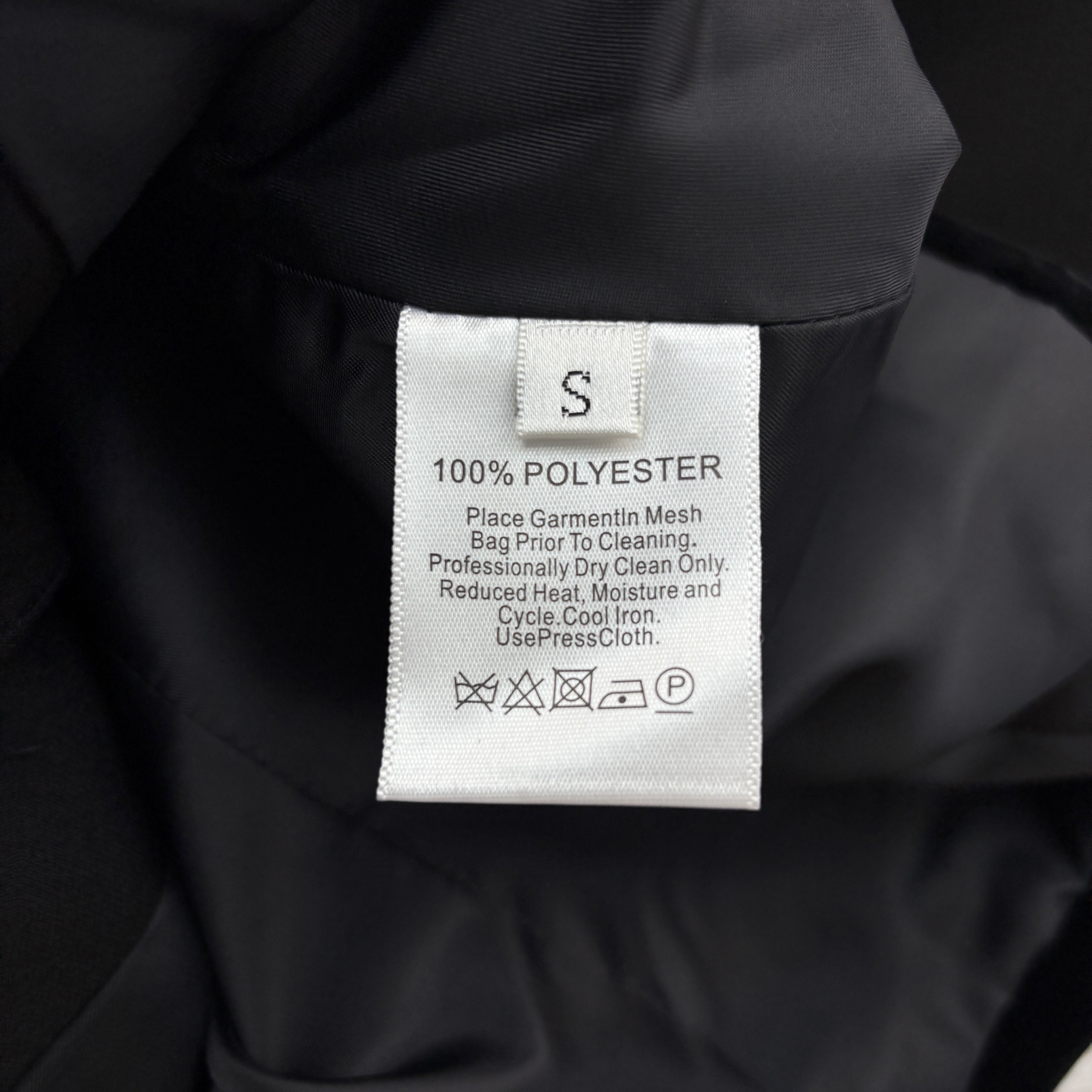 Sch 25早秋新款 丝绒拼接西装外套 异形扣装饰  整个立体版型剪裁 干练利落 一颗扣设计 特别有气场
