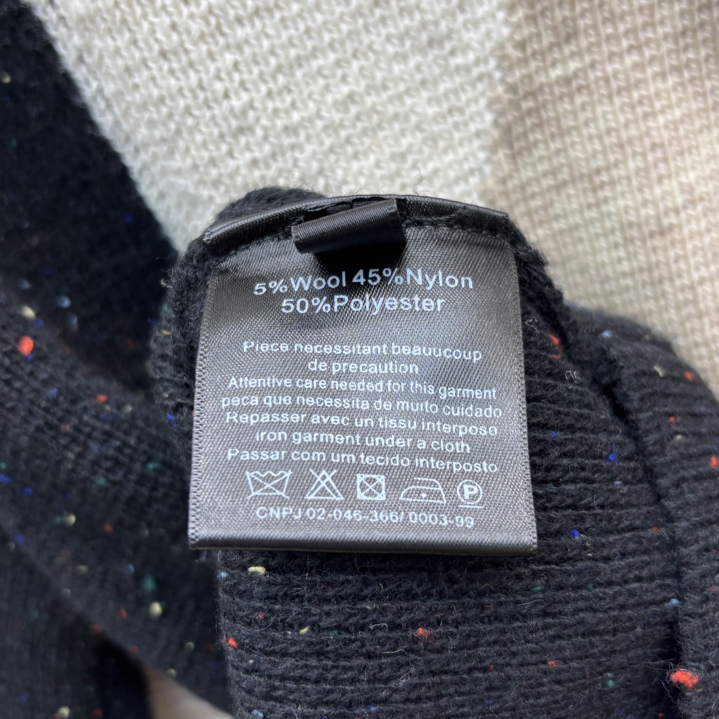 Sch 25秋冬新品 异形扣装饰几何图案设计针织套装 超纤PU皮革拼接V领夹克搭配排扣A字半裙  一套上