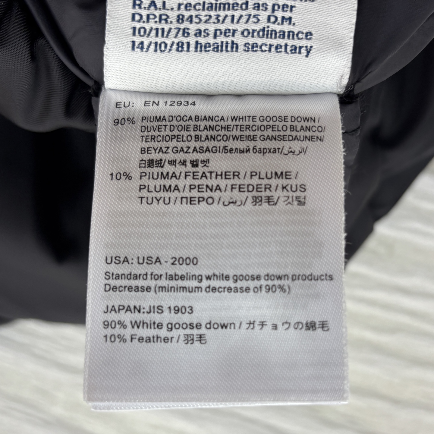 M家 25秋冬 立领短款横条羽绒服外套 立领短款面包版型 上身显瘦不挑人 经典的爆款版型 衣袖品牌log