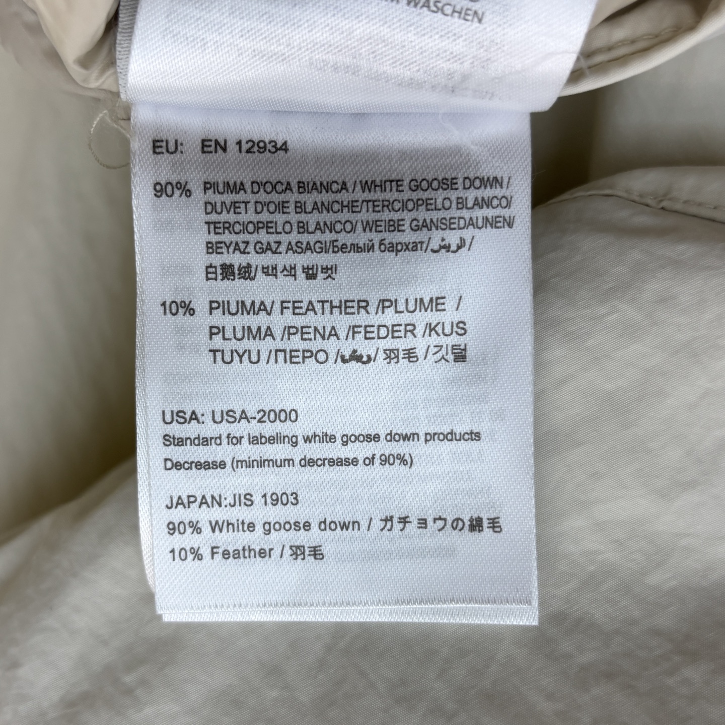 Mo25秋冬 连帽冲锋衣羽绒服外套 腰间抽绳设计 经典的袖标点缀  轻盈饱满90白鹅绒填充  又显瘦又酷