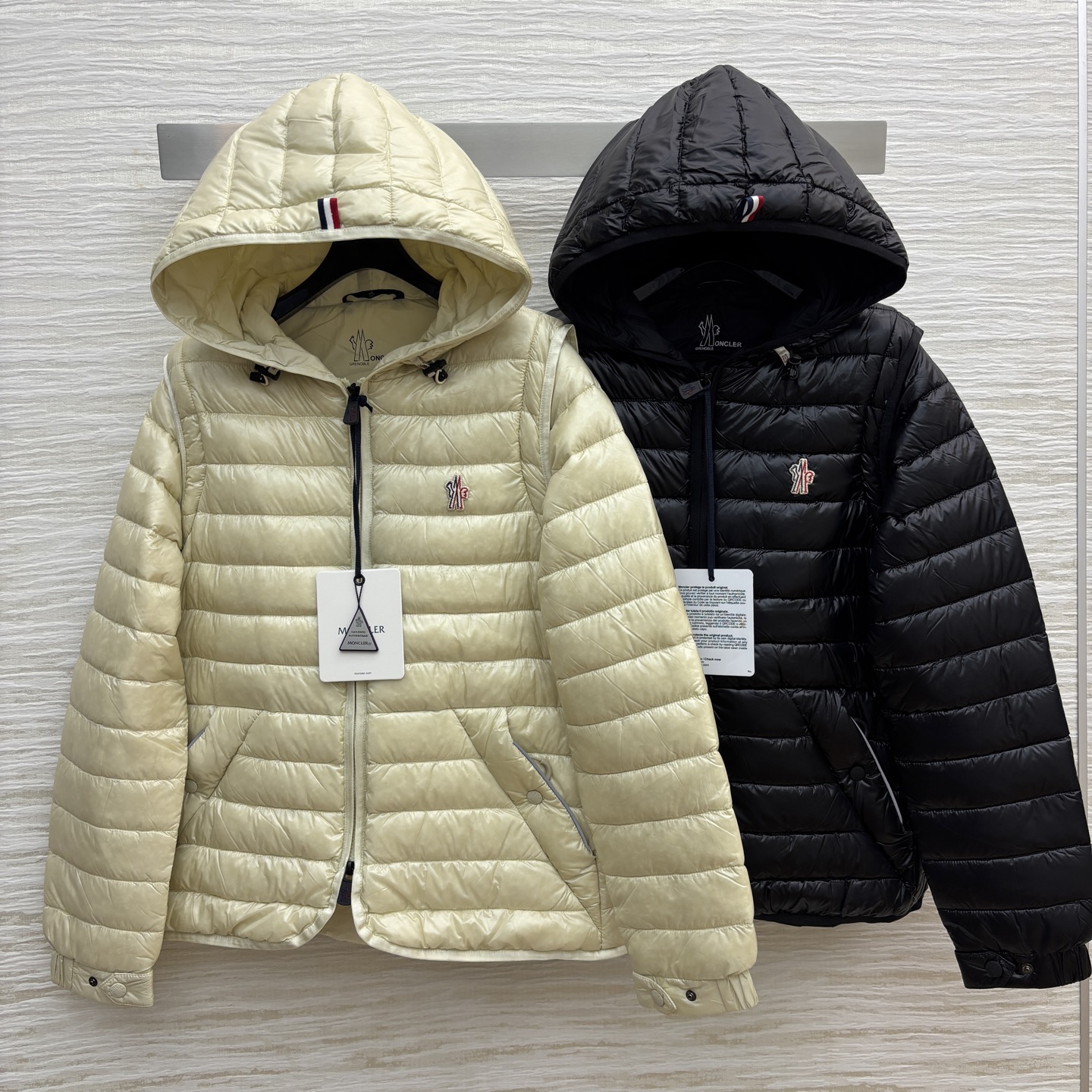 Mo25秋冬 连帽修身羽绒服外套 收腰设计版型立体显瘦 标志性刺绣点缀 两种穿法 袖子可拆卸 可当马甲穿
