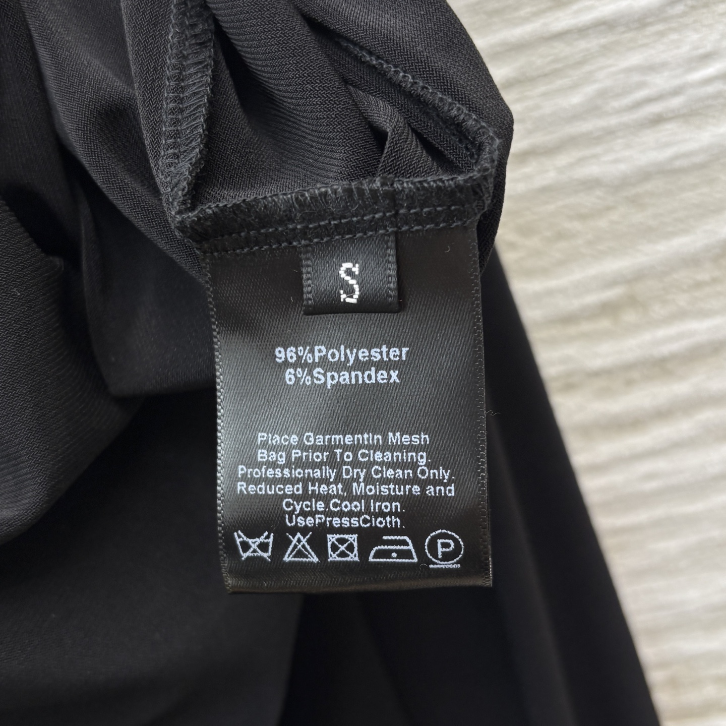 Sch 25秋季 法式复古风修身连衣裙 优雅气质长裙 异形扣装饰 高弹面料 设计 尽显优雅韵味  自带着