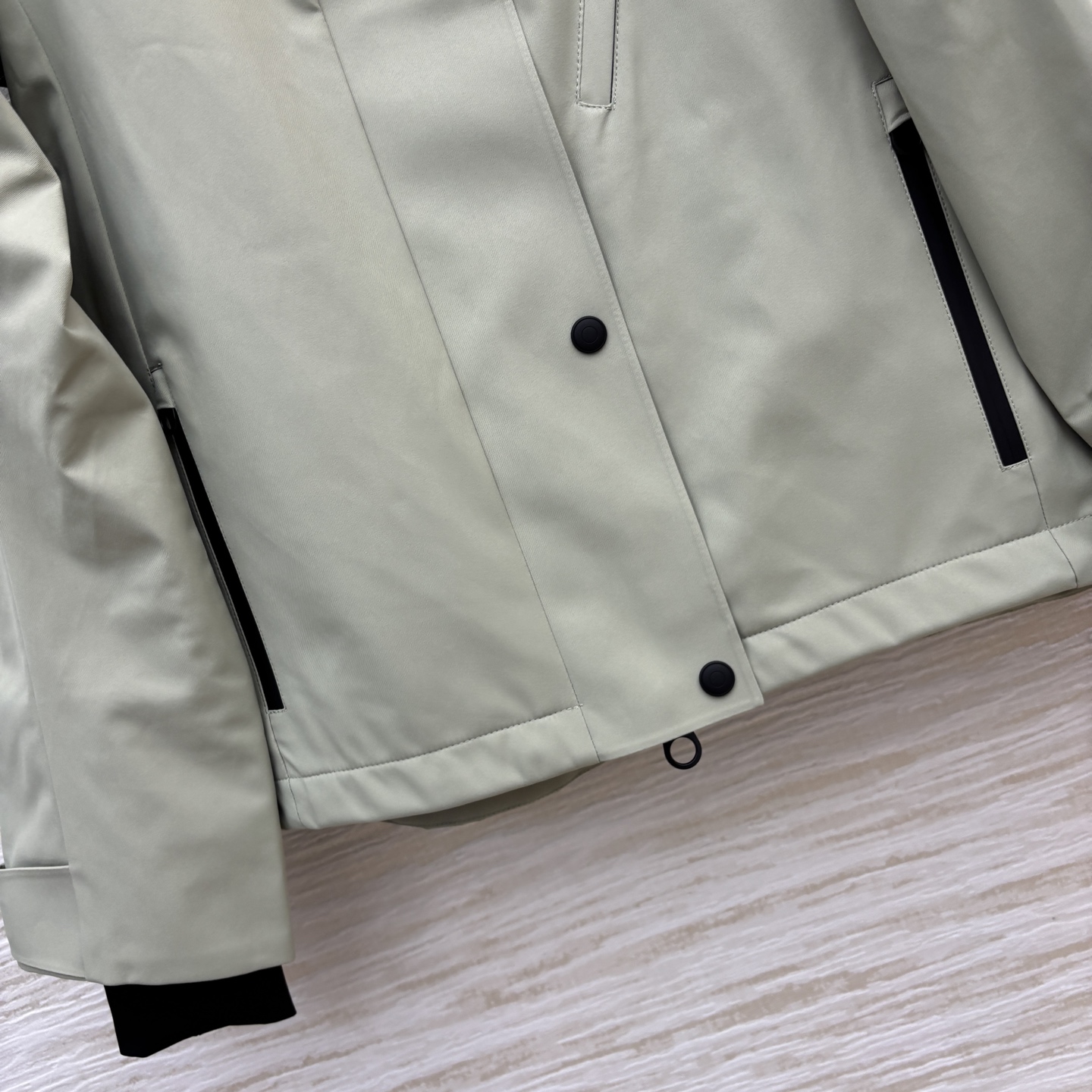 lp🆕 25秋冬 草绿色压胶冲锋衣 采用品牌特有的Bristol Clima System防风防水及压胶