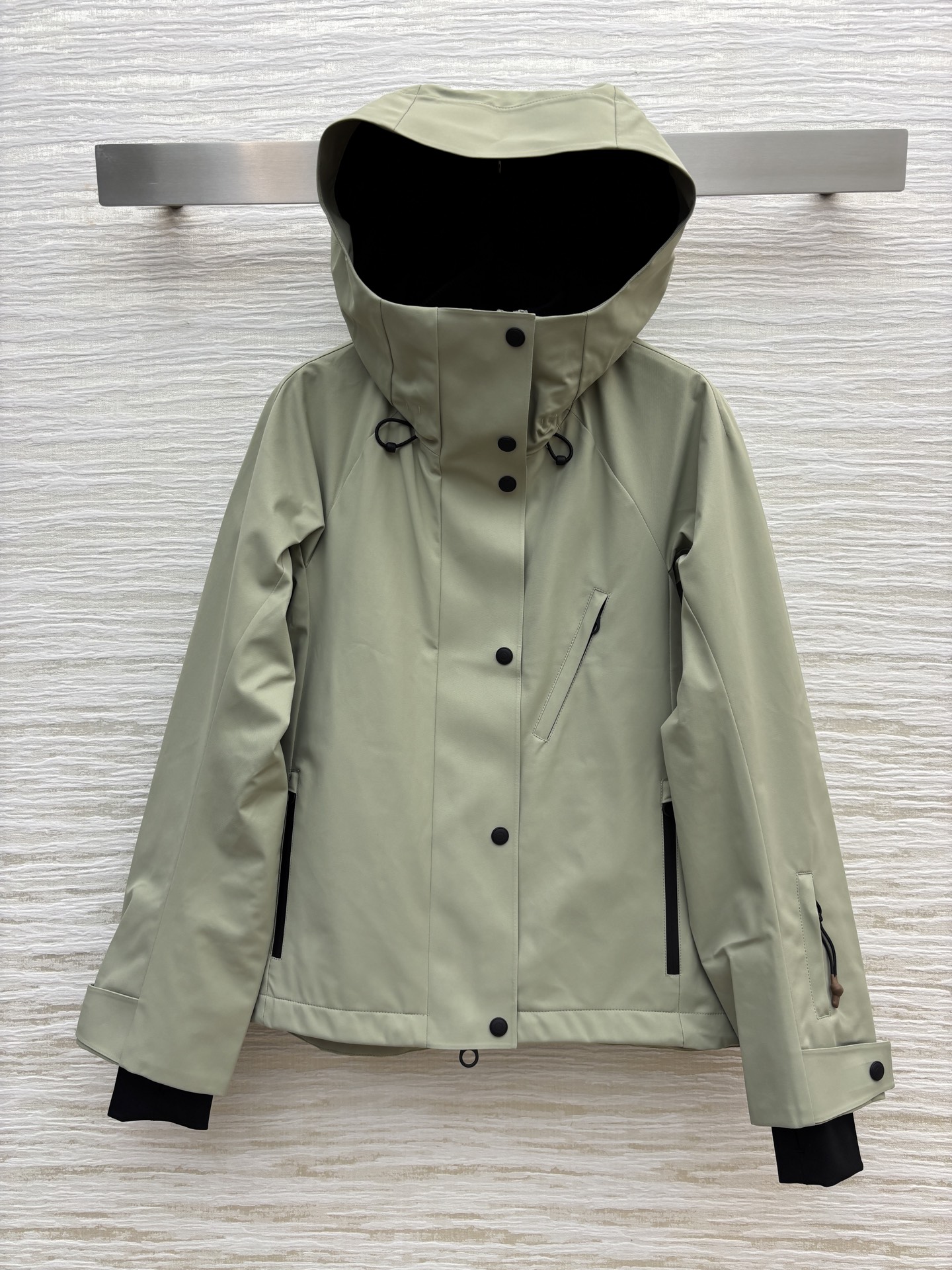 lp🆕 25秋冬 草绿色压胶冲锋衣 采用品牌特有的Bristol Clima System防风防水及压胶