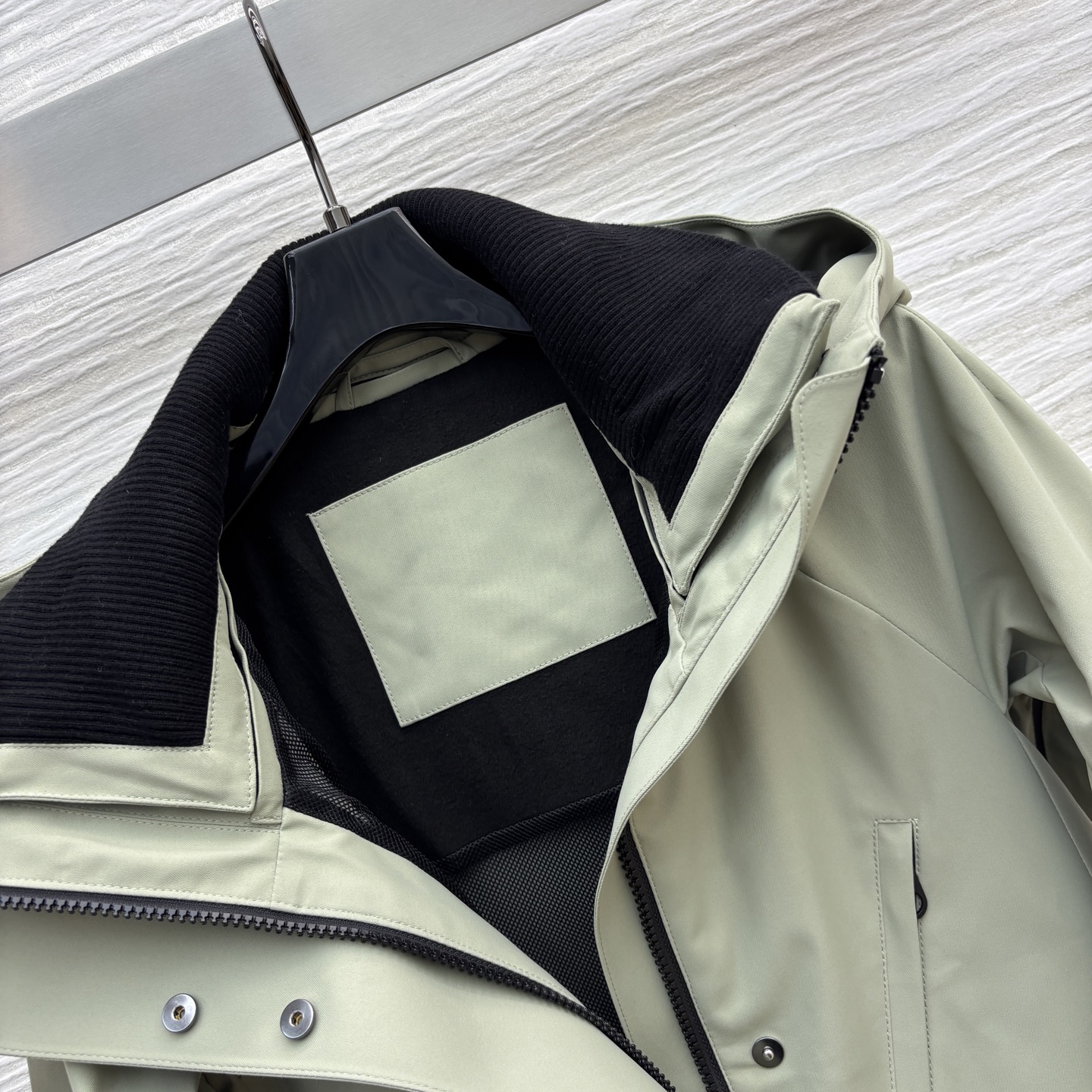 lp🆕 25秋冬 草绿色压胶冲锋衣 采用品牌特有的Bristol Clima System防风防水及压胶