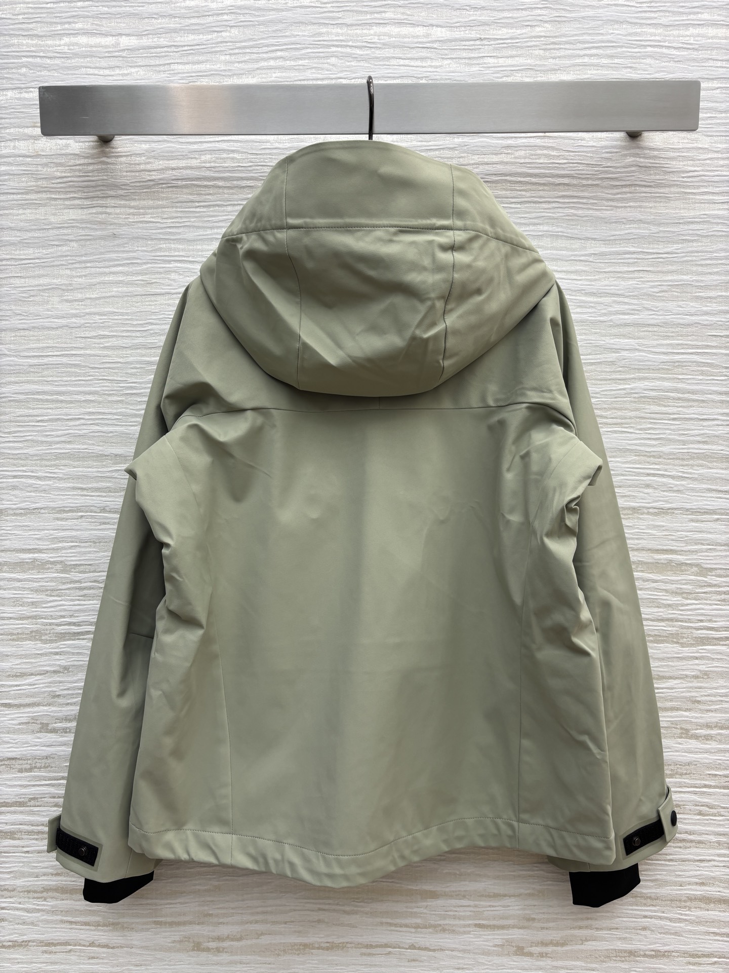 lp🆕 25秋冬 草绿色压胶冲锋衣 采用品牌特有的Bristol Clima System防风防水及压胶