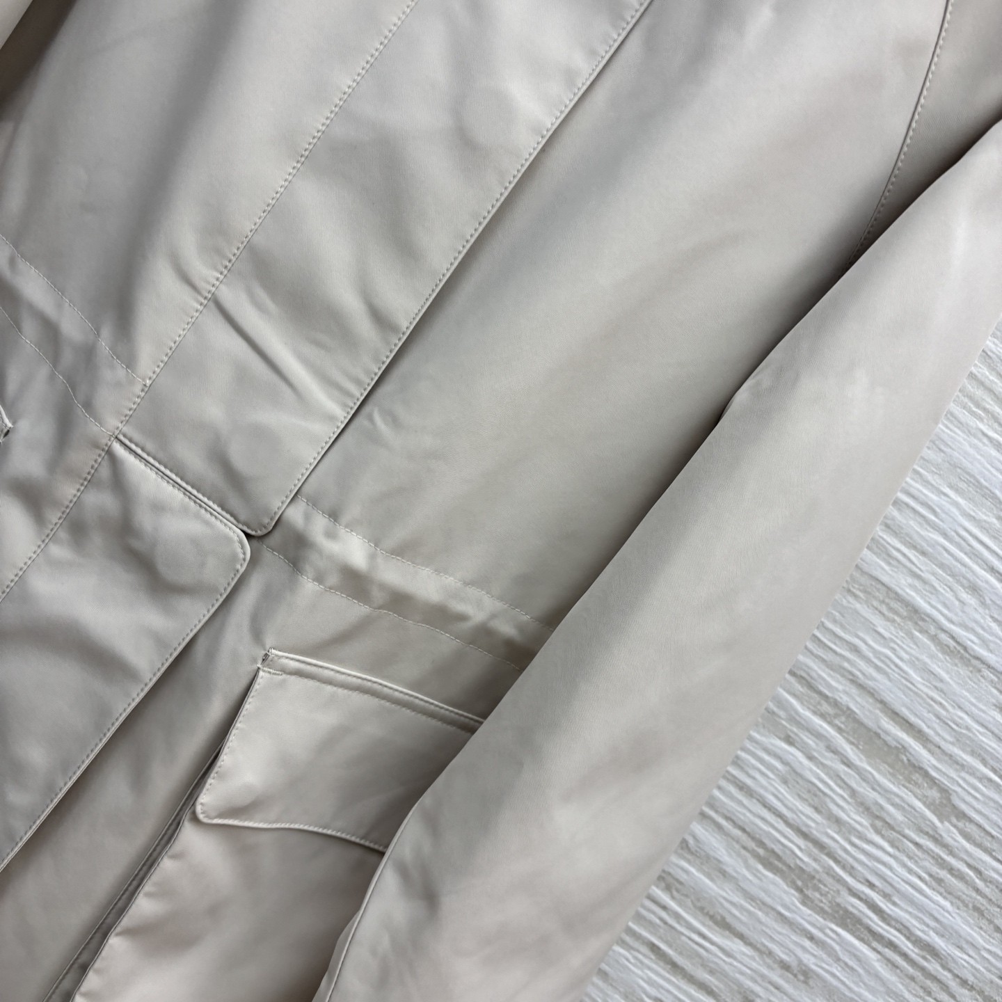 lp🆕 25秋冬 羊绒领拼接抽绳派克外套 原版定制的面料  连帽收腰短款外套帅气又时髦 可调节松紧收腰设