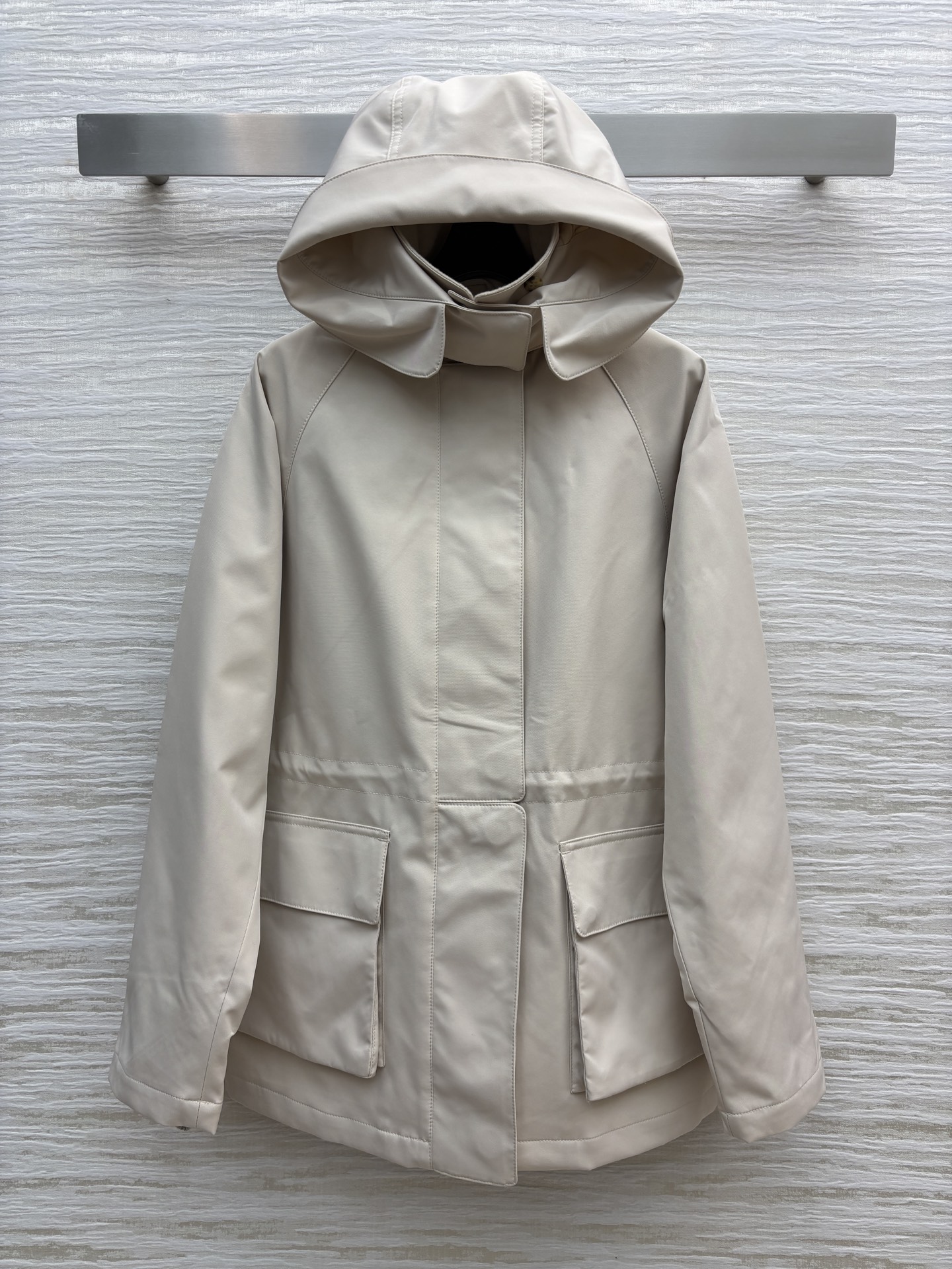 lp🆕 25秋冬 羊绒领拼接抽绳派克外套 原版定制的面料  连帽收腰短款外套帅气又时髦 可调节松紧收腰设