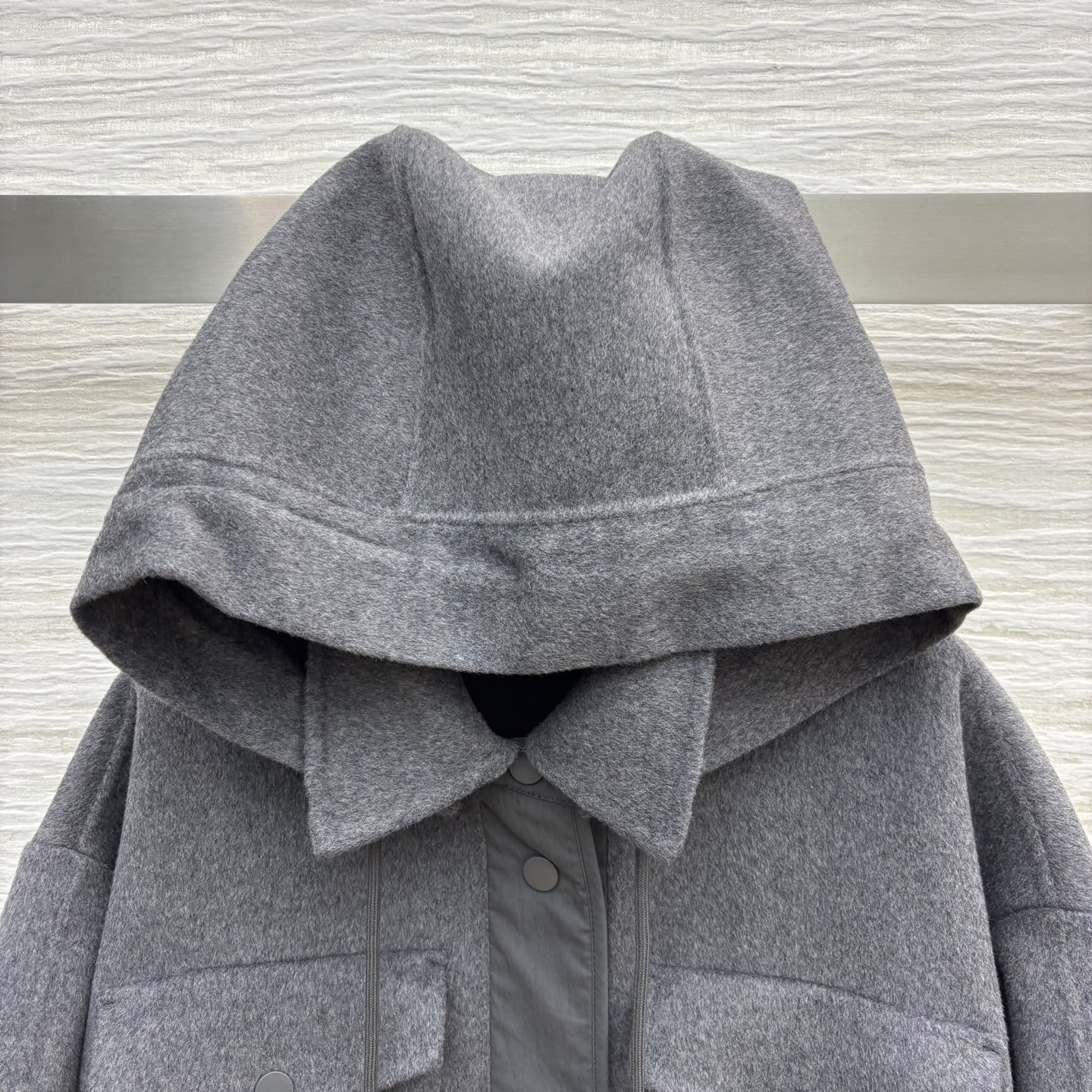 lp🆕 25秋冬新品 羊毛呢混纺拼接中长款外套 轻盈保暖不臃肿 羊毛呢混纺拼接夹棉绗缝和填充设计 宽松量