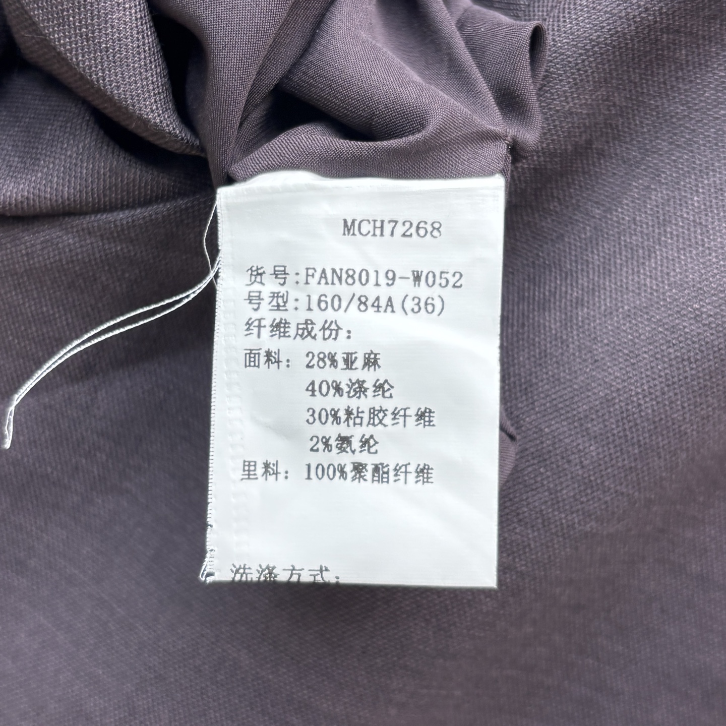 lp🆕 25早秋新款 酒红色小翻领短款风衣外套 经典设计很大气 排扣翻领 短款的版型 搭配起来帅气又时髦