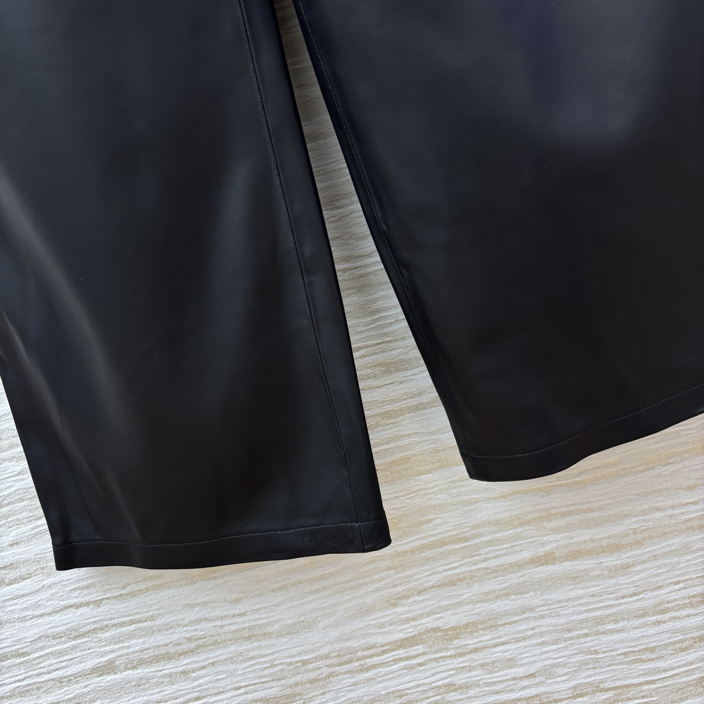 Sch 25秋冬 异形扣装饰羊皮直筒阔腿裤 SMLXL