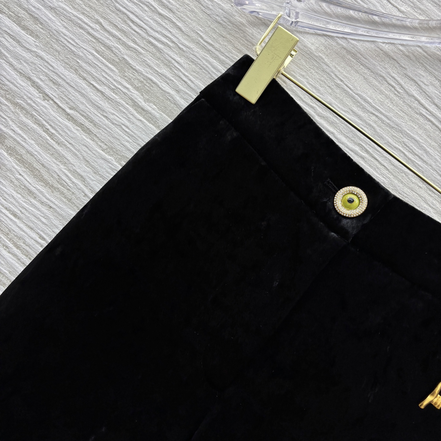 Sch家 25新款金匙装饰直筒裤 随便搭配就很有街拍时髦范 简约大气高级感拉满 两色SML 裤子💰390