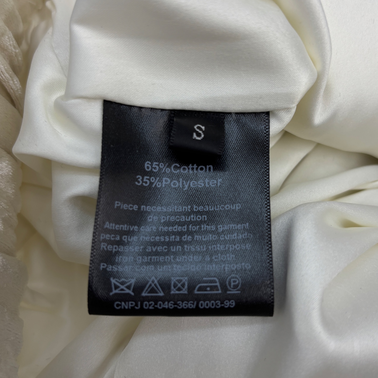 Sch家 25新款 异形扣装饰丝绒西装套装 翻领西服外套 +金匙装饰直筒裤 经典宽松西装版型 随便一穿就