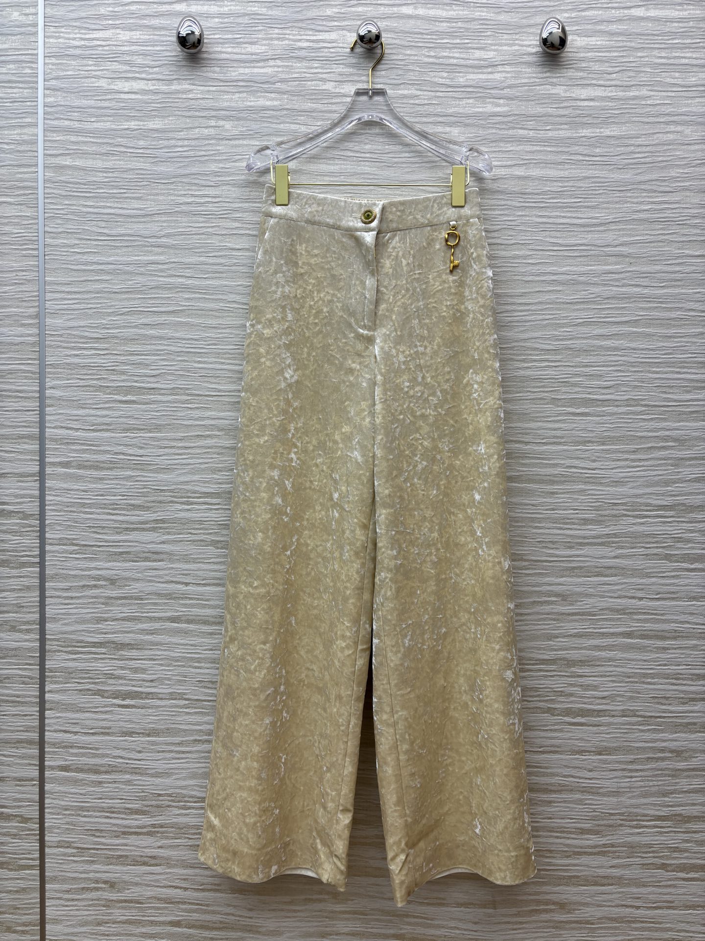 Sch家 25新款 异形扣装饰丝绒西装套装 翻领西服外套 +金匙装饰直筒裤 经典宽松西装版型 随便一穿就