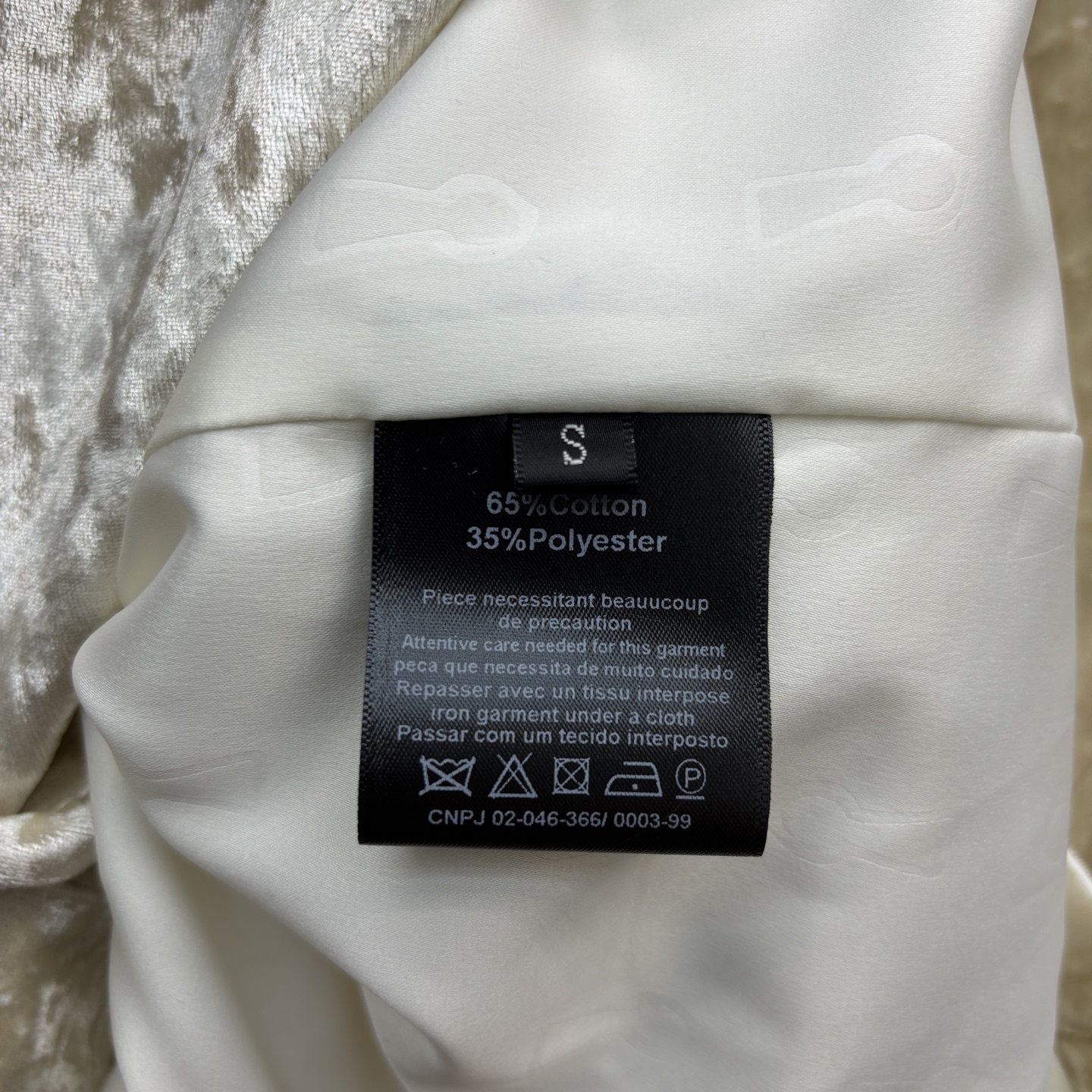 Sch家 25新款 异形扣装饰丝绒西装套装 翻领西服外套 +金匙装饰直筒裤 经典宽松西装版型 随便一穿就