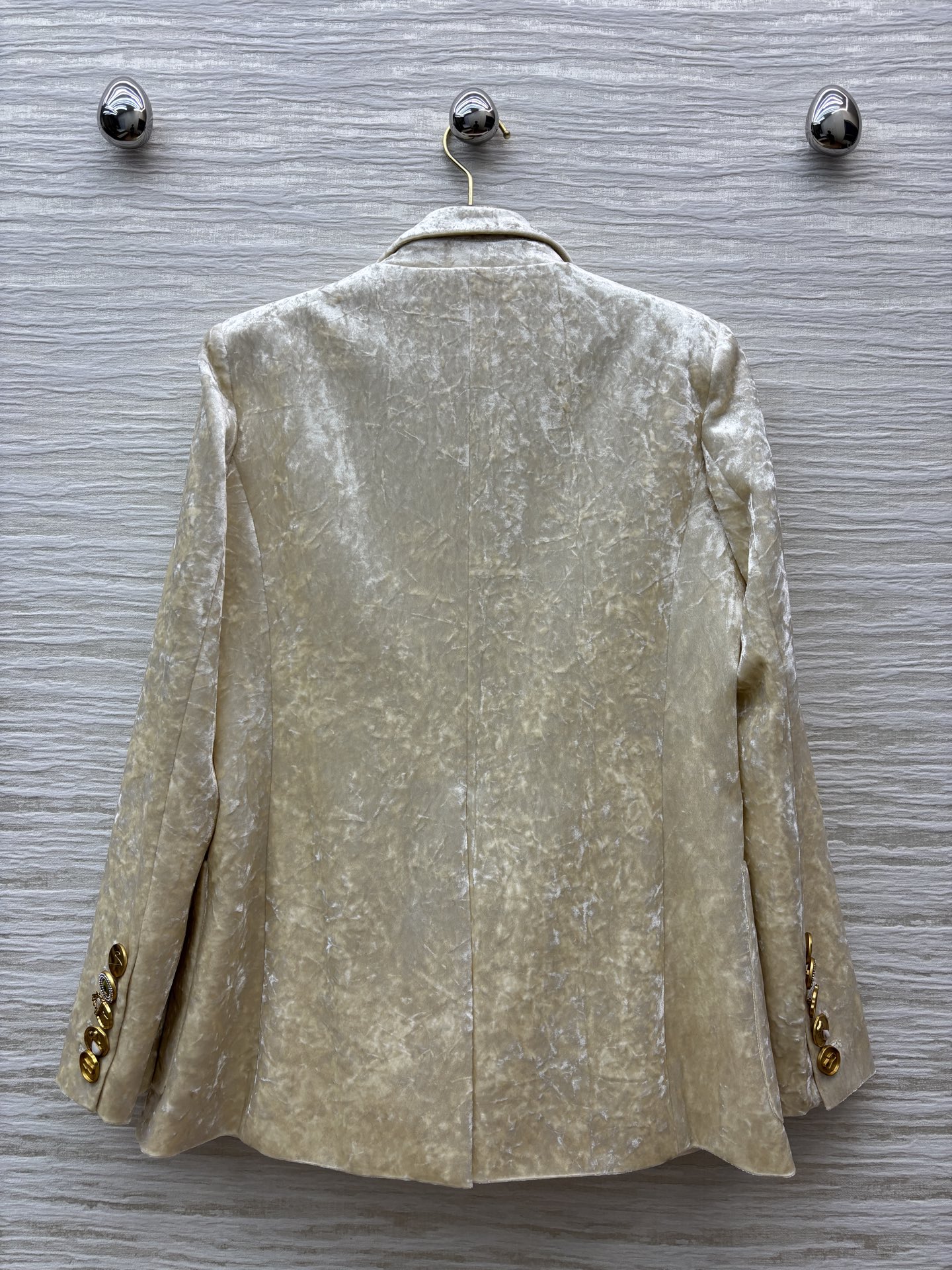 Sch家 25新款 异形扣装饰丝绒西装套装 翻领西服外套 +金匙装饰直筒裤 经典宽松西装版型 随便一穿就