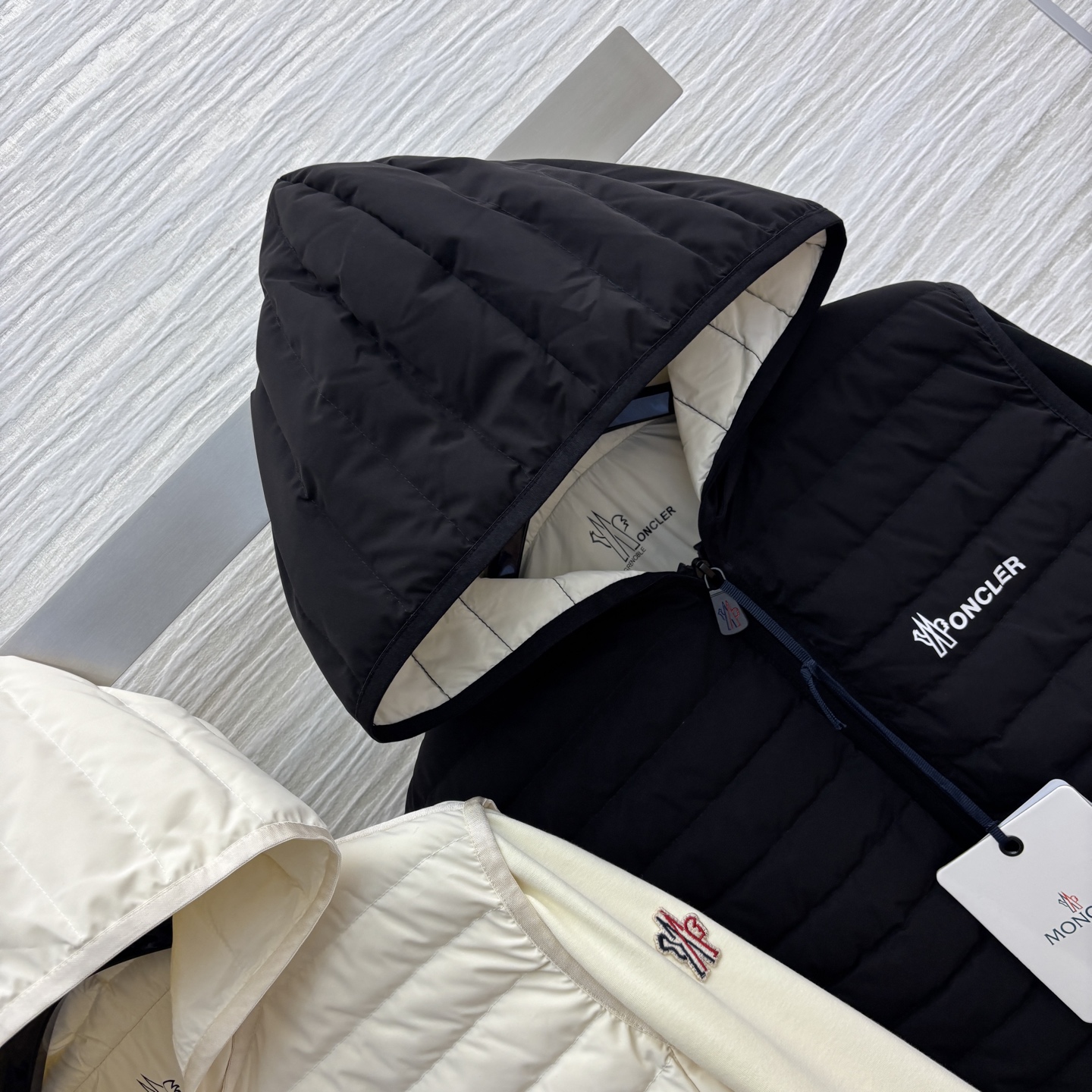 M家 25秋冬新款 拼接设计连帽羽绒服 短款版型 上身轻松分割身材 比例显瘦显高绝绝子 连帽长袖拼接针织