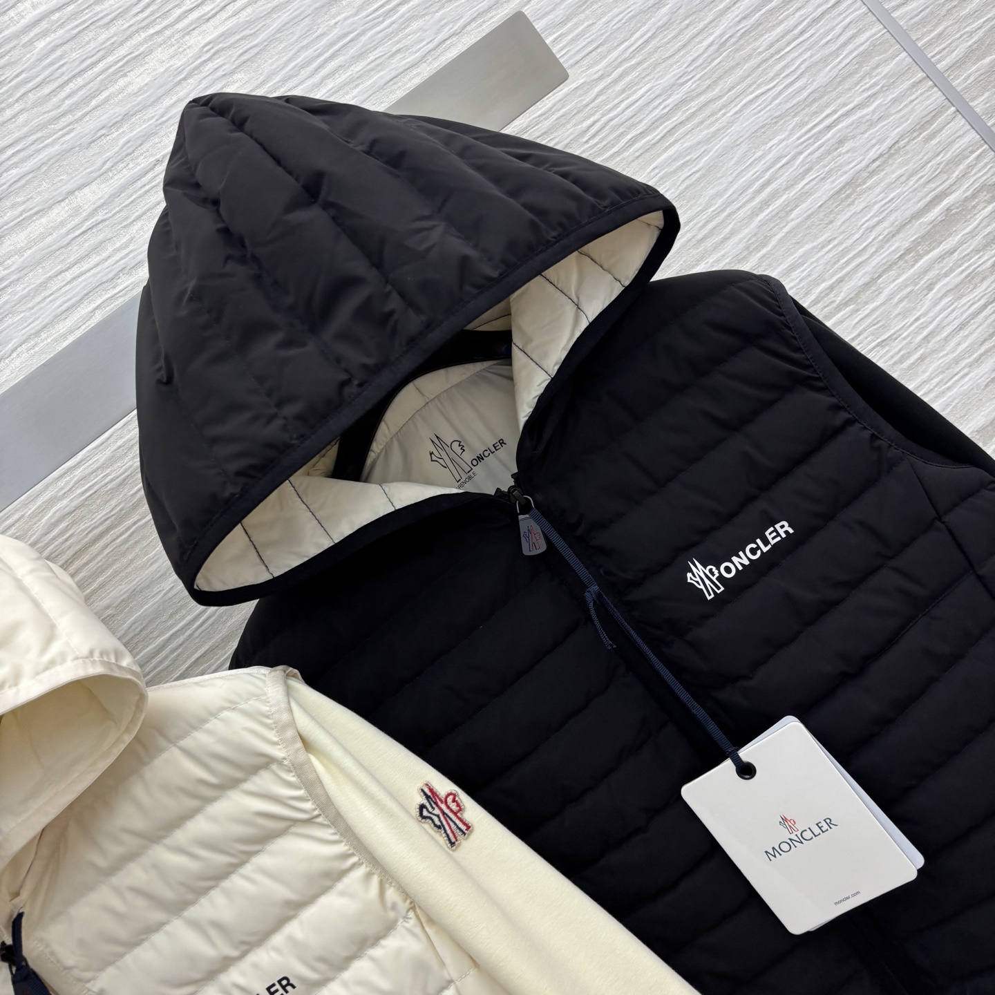 M家 25秋冬新款 拼接设计连帽羽绒服 短款版型 上身轻松分割身材 比例显瘦显高绝绝子 连帽长袖拼接针织