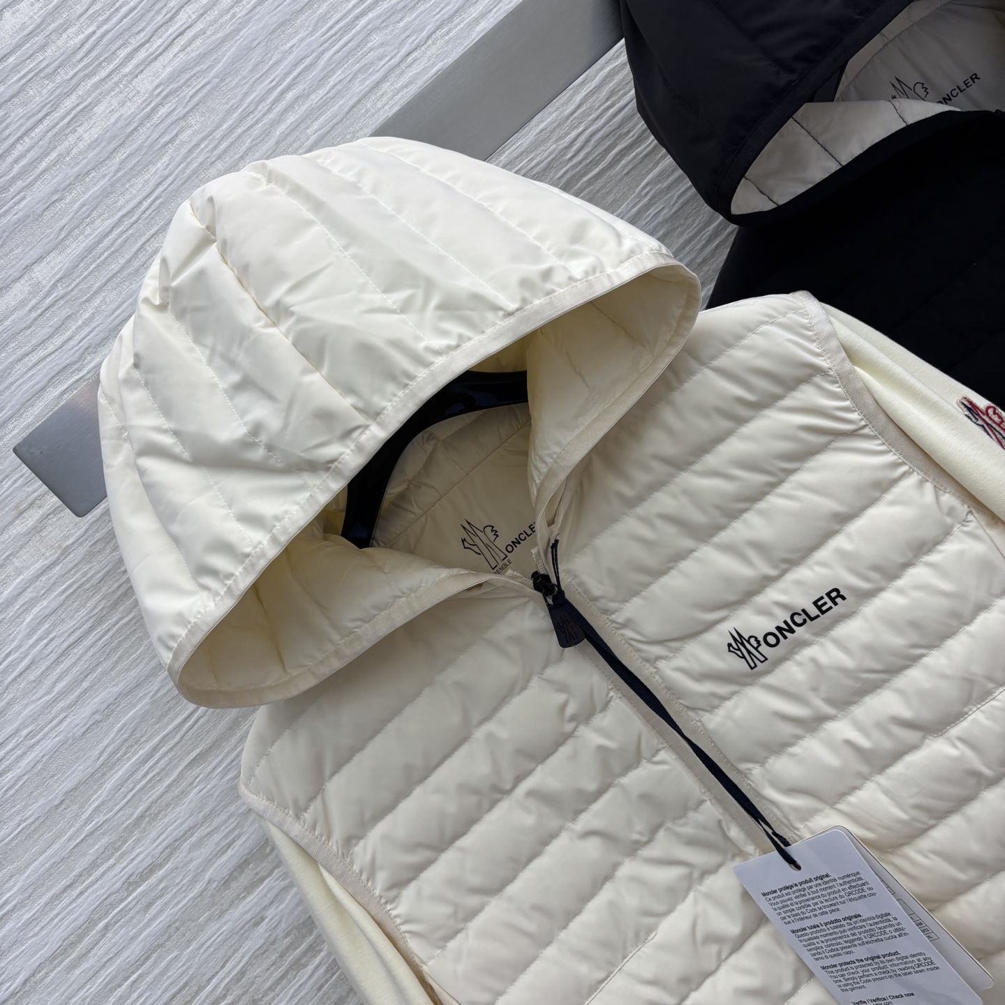 M家 25秋冬新款 拼接设计连帽羽绒服 短款版型 上身轻松分割身材 比例显瘦显高绝绝子 连帽长袖拼接针织