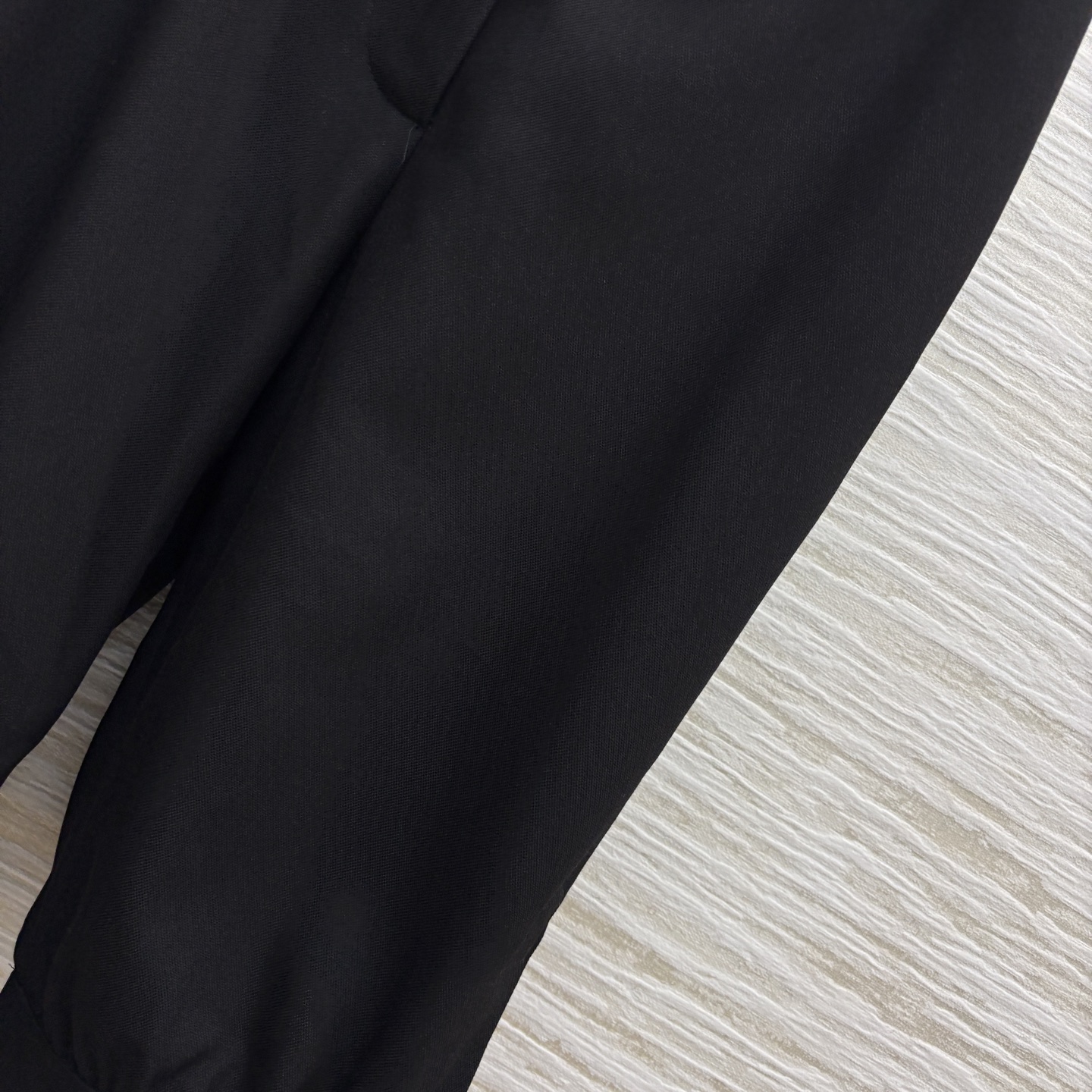 “Female Suit with Bubble-Sleeved Coat and Unique Design for All Seasons” - 图片 6