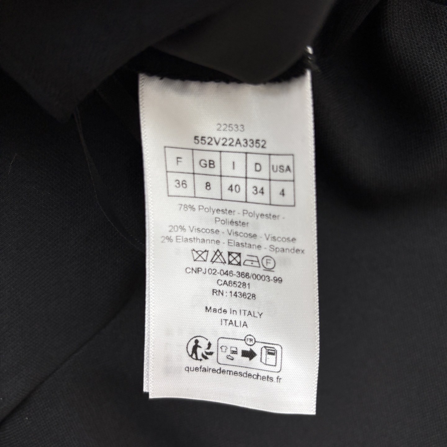 “Female Suit with Bubble-Sleeved Coat and Unique Design for All Seasons” - 图片 9
