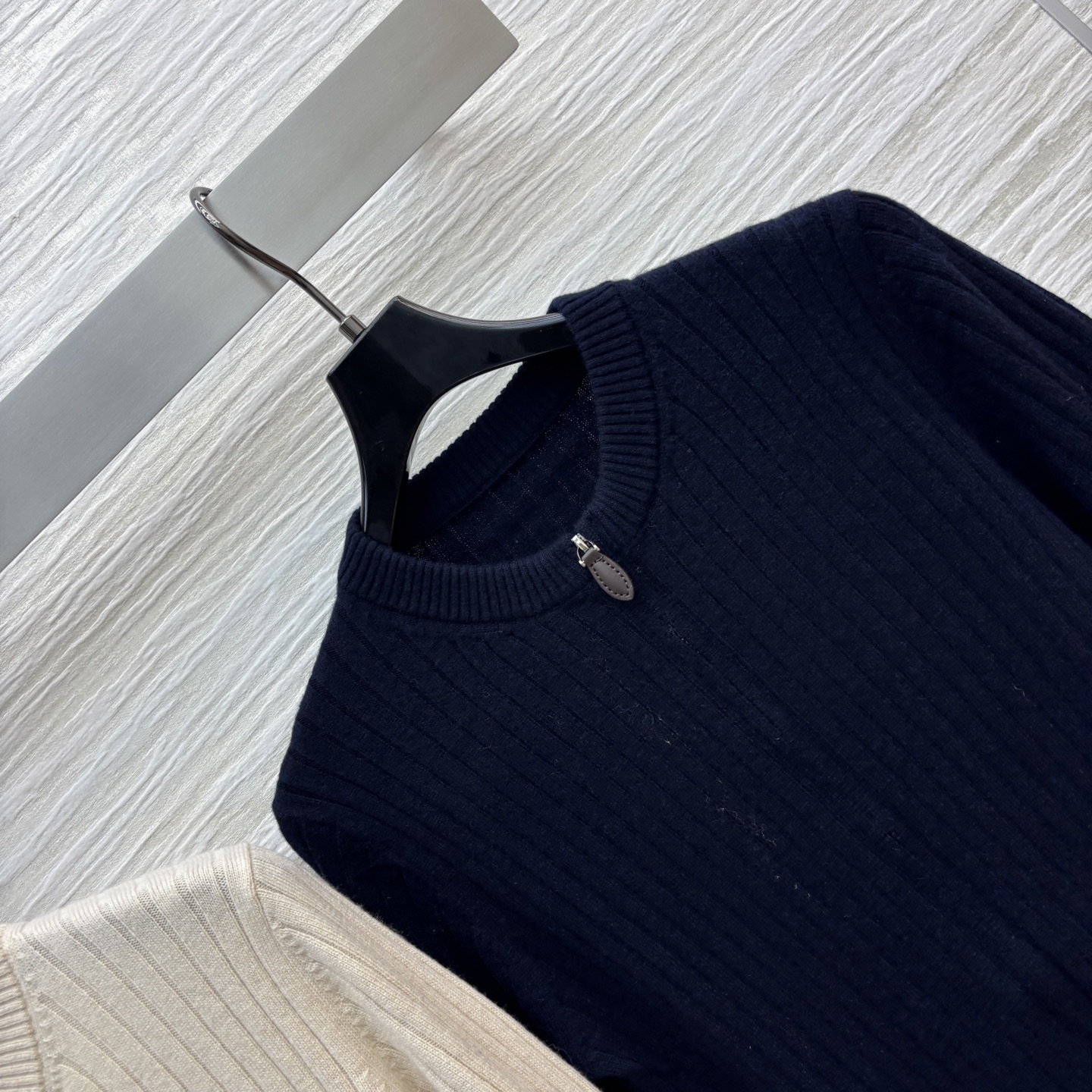 “Versatile One-Size Cashmere Zipper: Simple, Sophisticated, All-Season Design for Lazy Girls” - 图片 2
