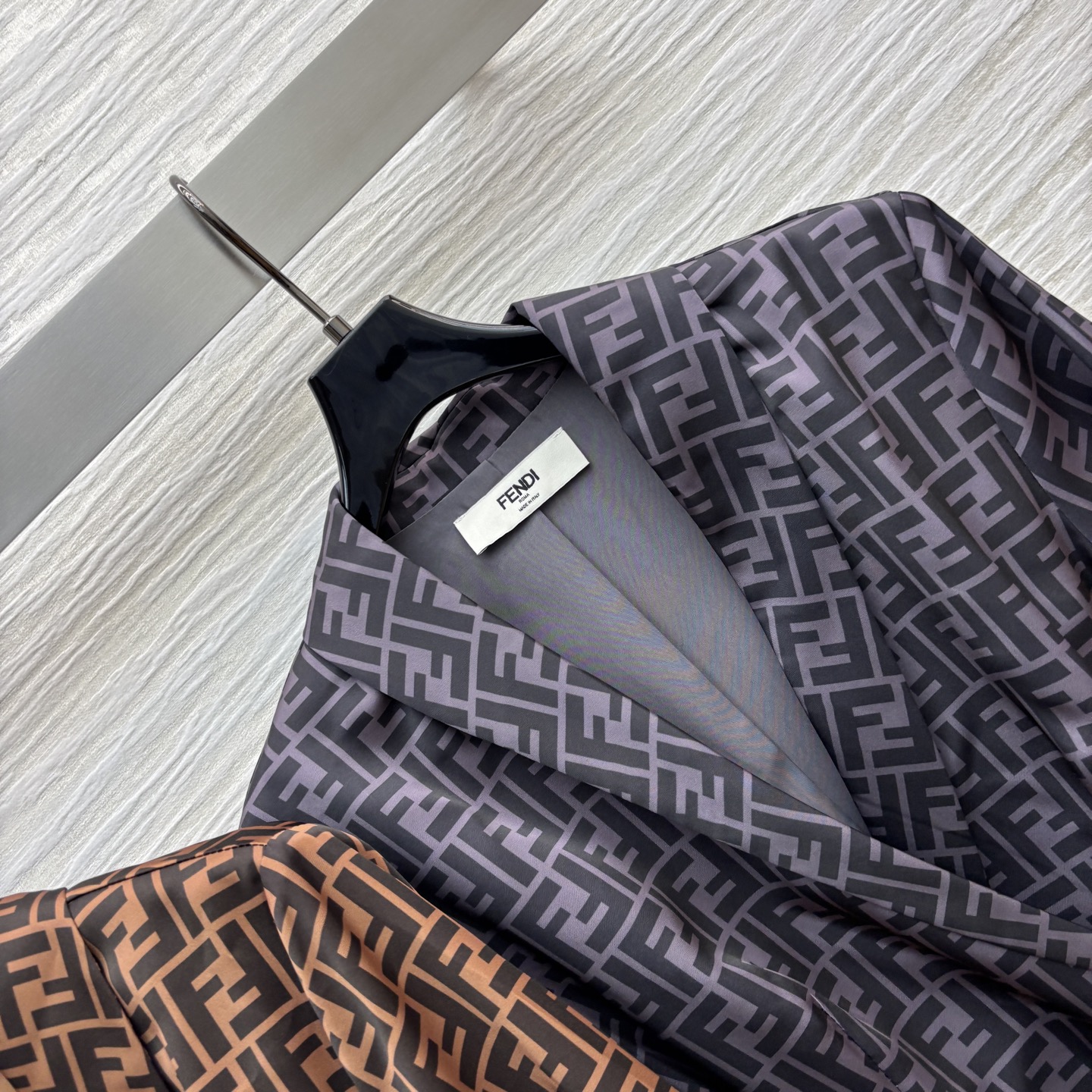 “Stylish Hip-Hop Waist Styles with Two-Colored Shirts and Belts” - 图片 2