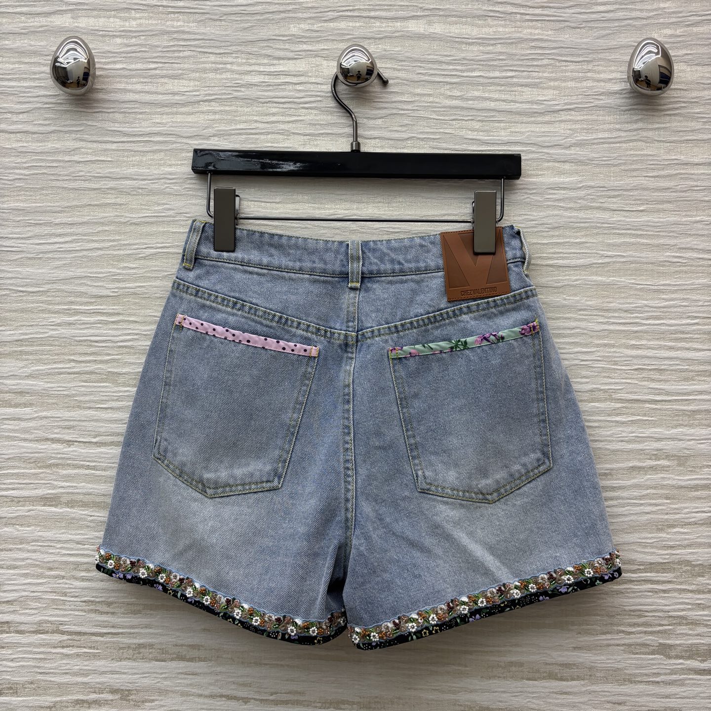 “High Waist Pocket Jeans for Young Girls: 25 Years of V Family Packaging & Original Femininity Suit” - 图片 7