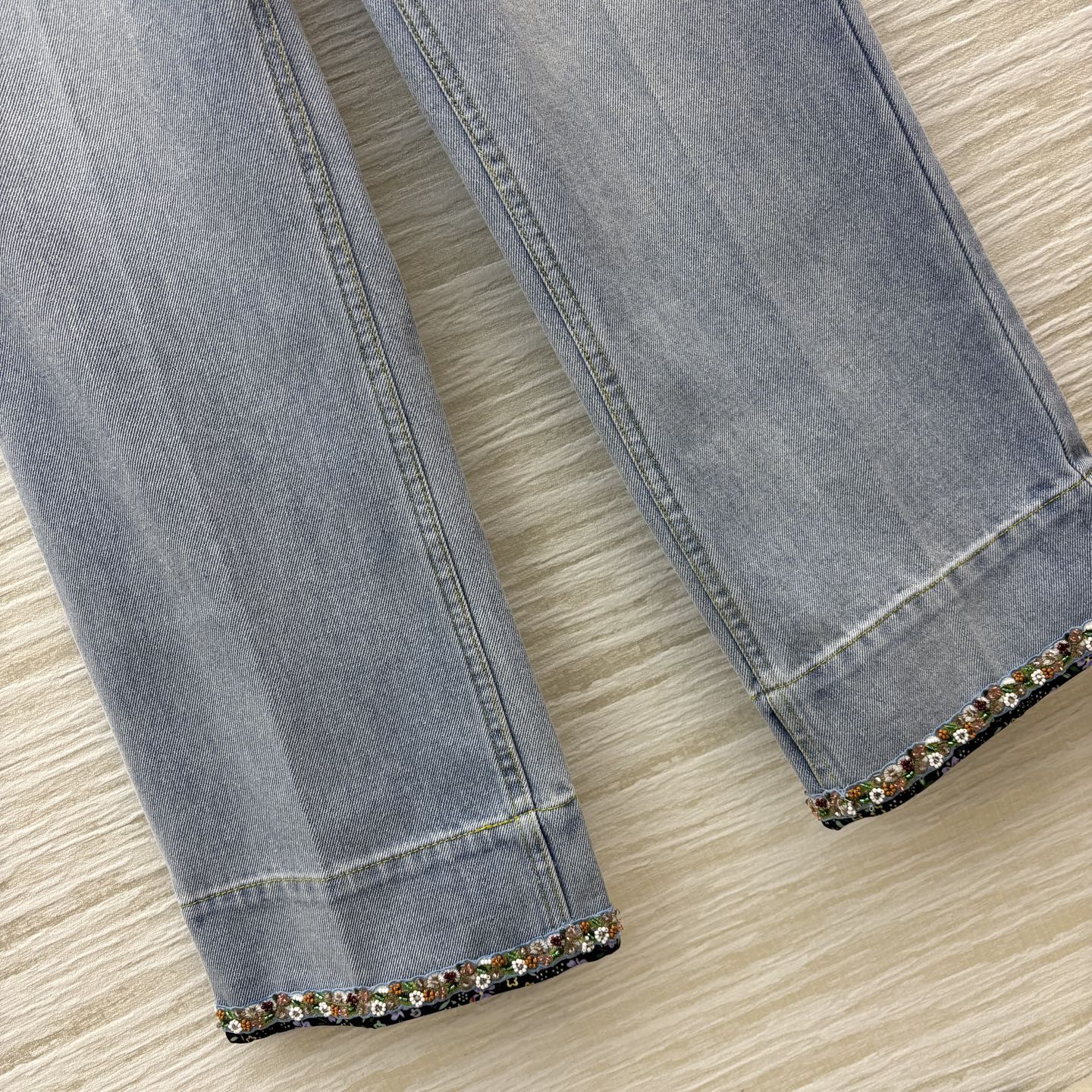 “High-Side Straight-Barrel Jeans: 25 New Pairs for Bad-Ass Women with Versatile Style and Comfort” - 图片 6