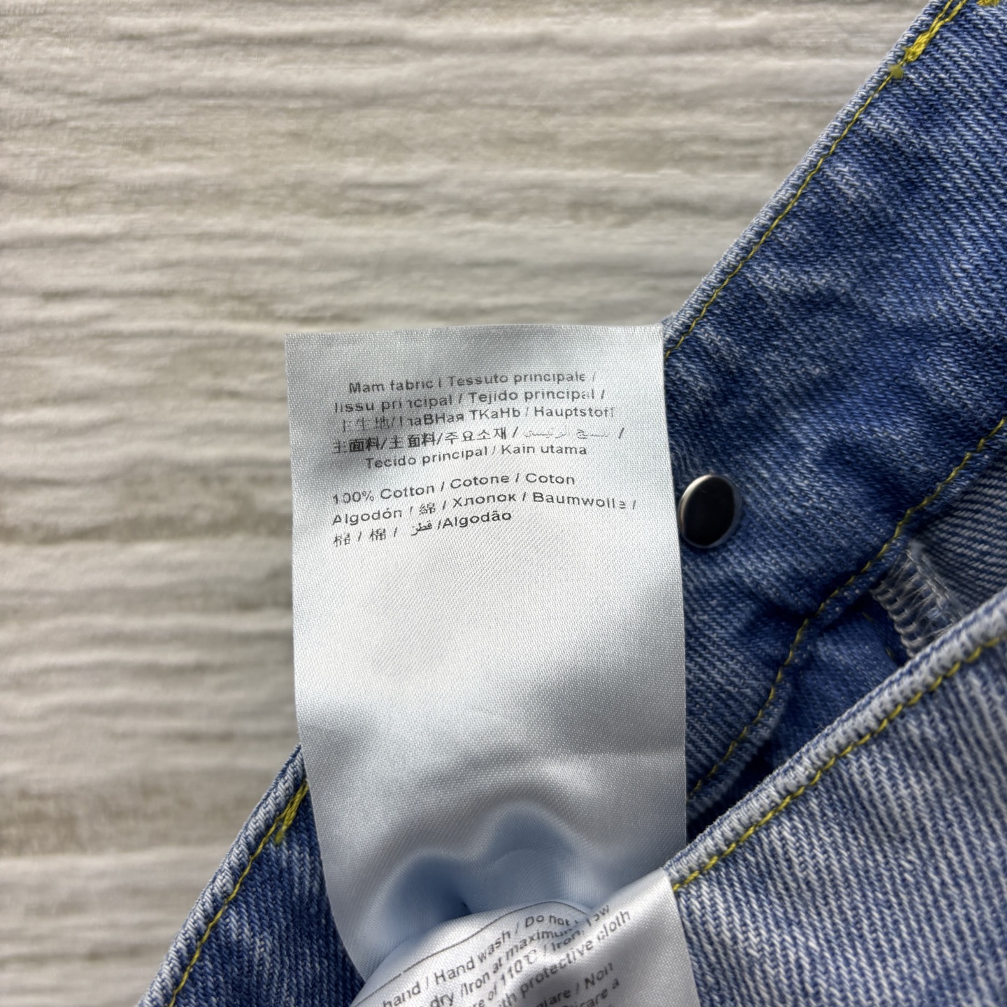 “High-Side Straight-Barrel Jeans: 25 New Pairs for Bad-Ass Women with Versatile Style and Comfort” - 图片 9