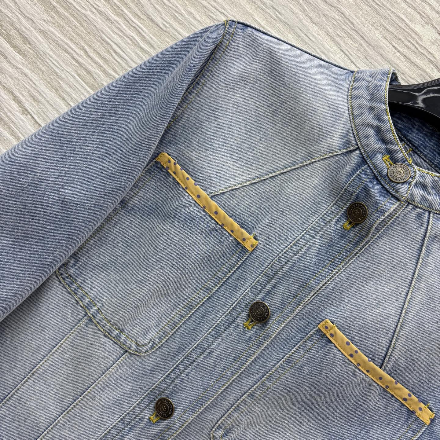 “Stylish Unisex Cowboy Coats: Versatile Winter V-Package with Sweet and Salty Retrofitting” - 图片 3