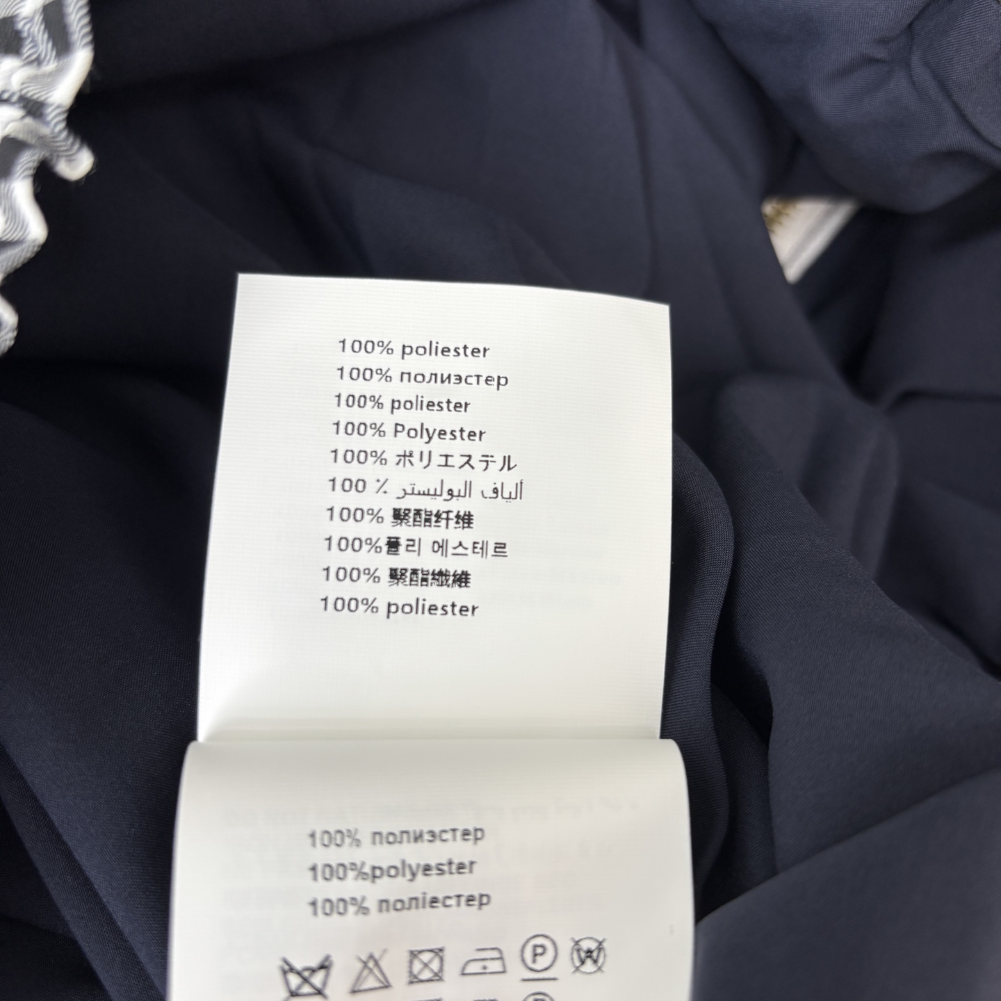 Title: P648 One-Size-Fits-All Dress with Stylish Design Summary: Versatile dress with unique details like embroidered logo dots and zipper umbrella design in various sizes. - 图片 9